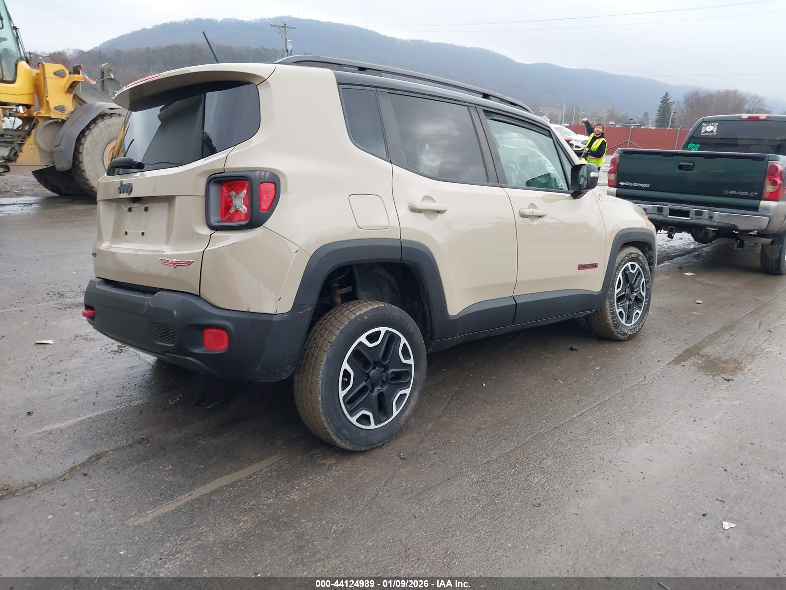 JEEP RENEGADE image 4