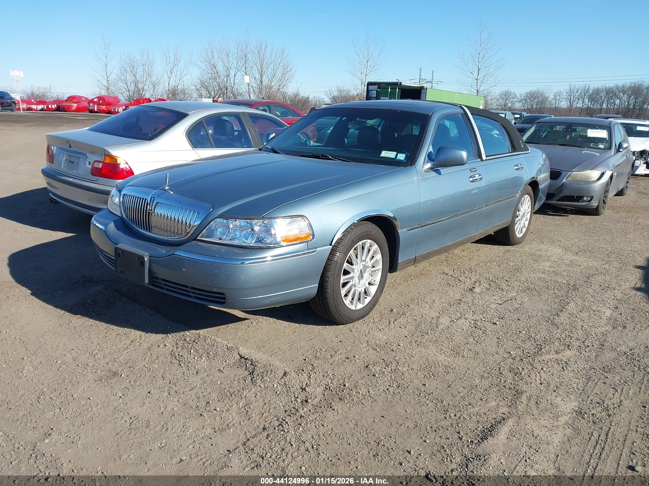 LINCOLN TOWN image 2