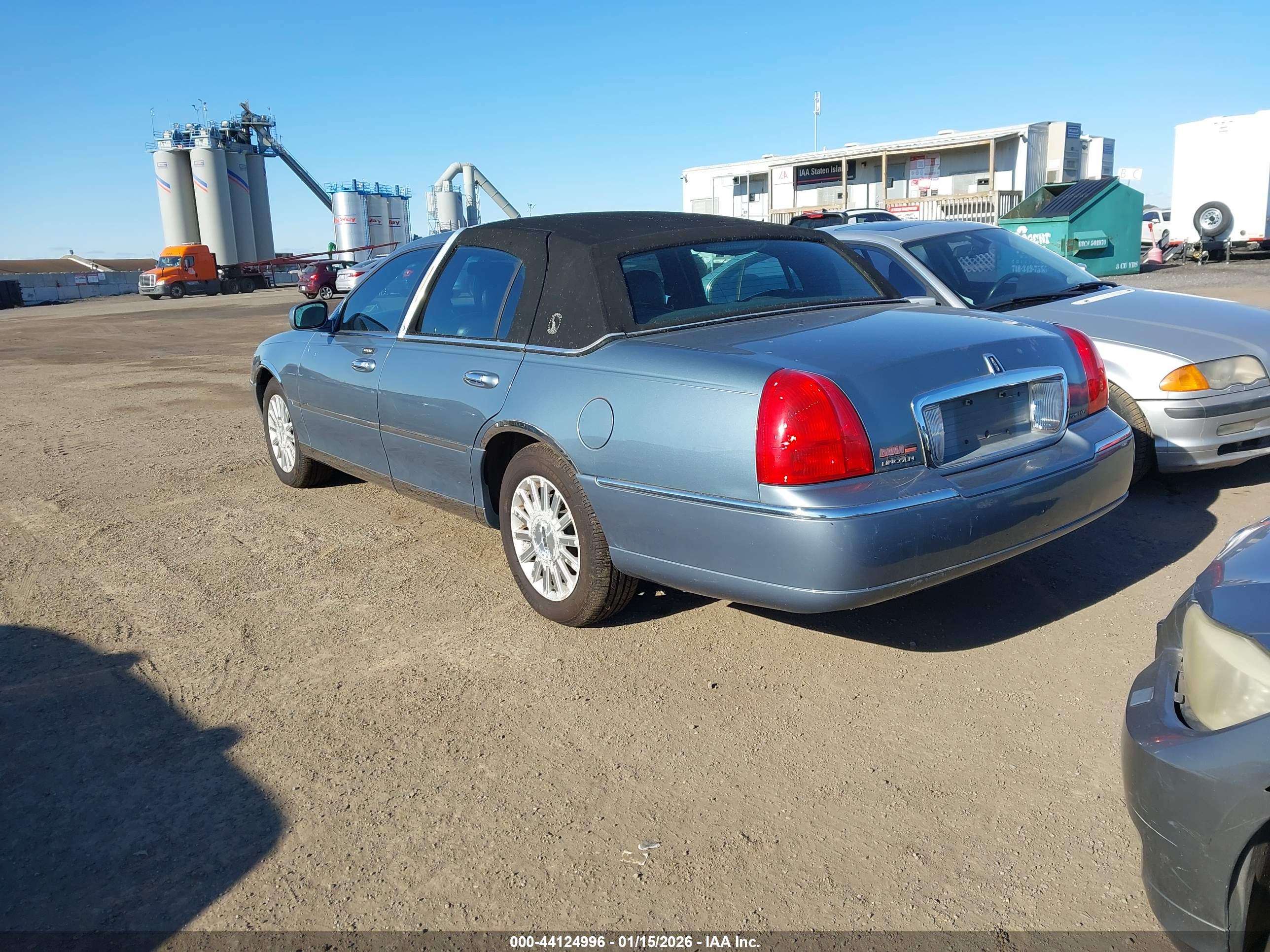 LINCOLN TOWN image 3