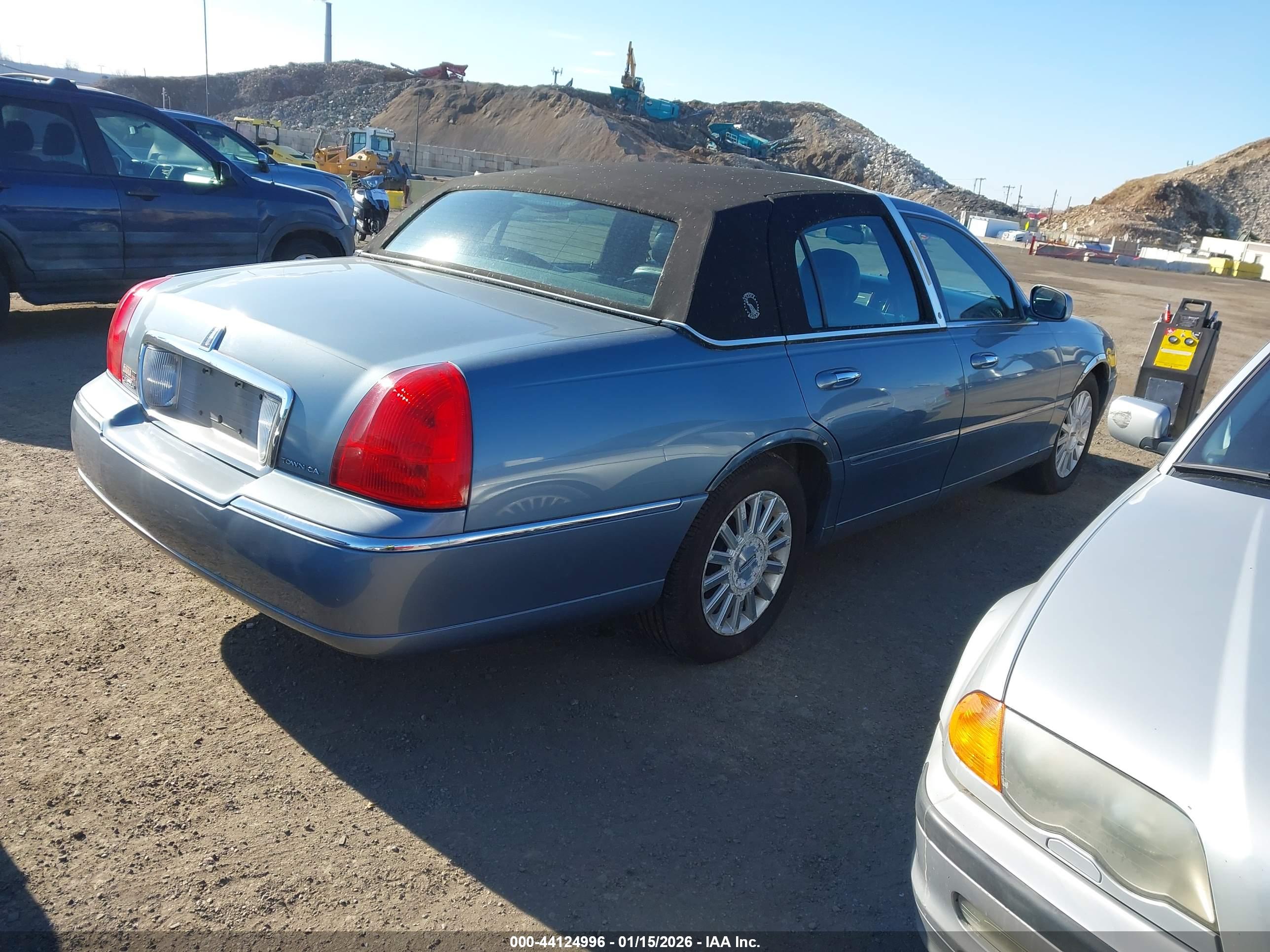 LINCOLN TOWN image 4