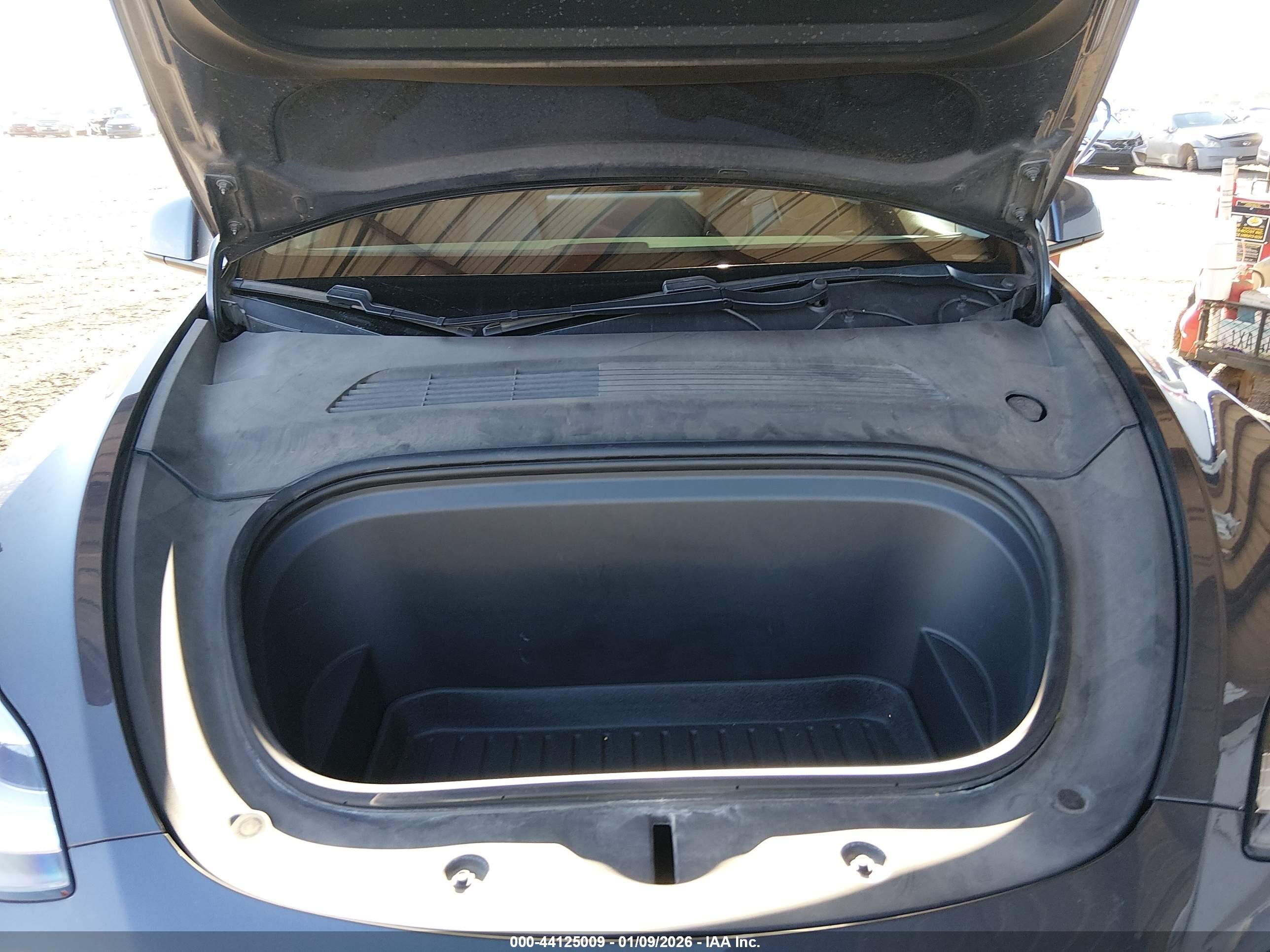 TESLA MODEL image 10