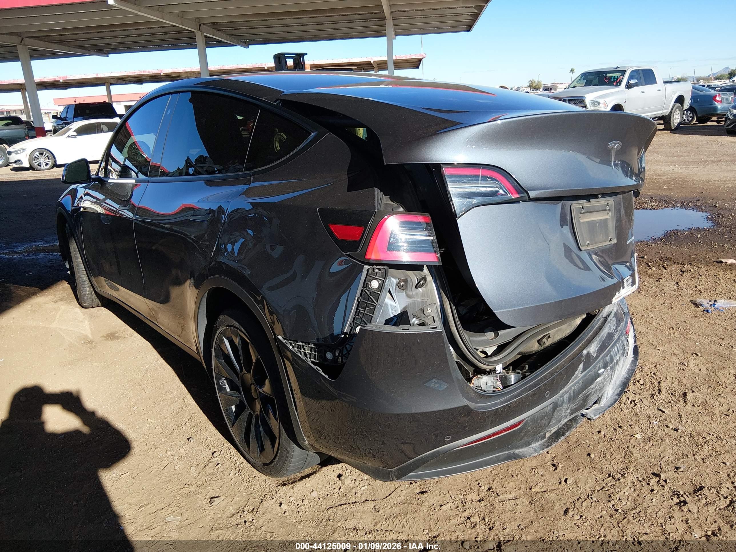 TESLA MODEL image 3