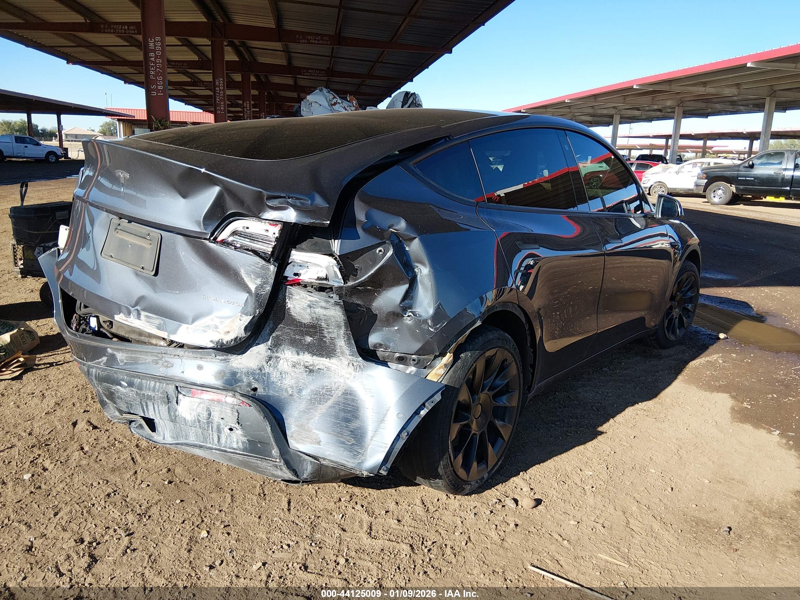 TESLA MODEL image 4