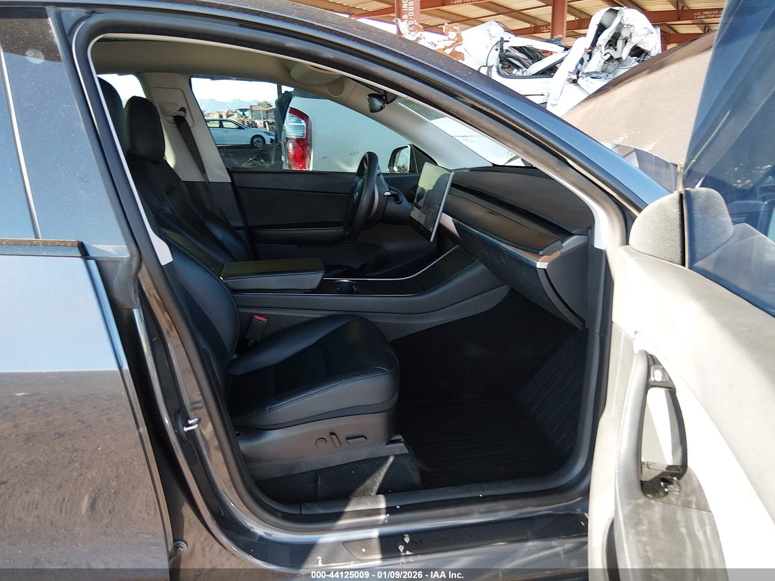 TESLA MODEL image 5