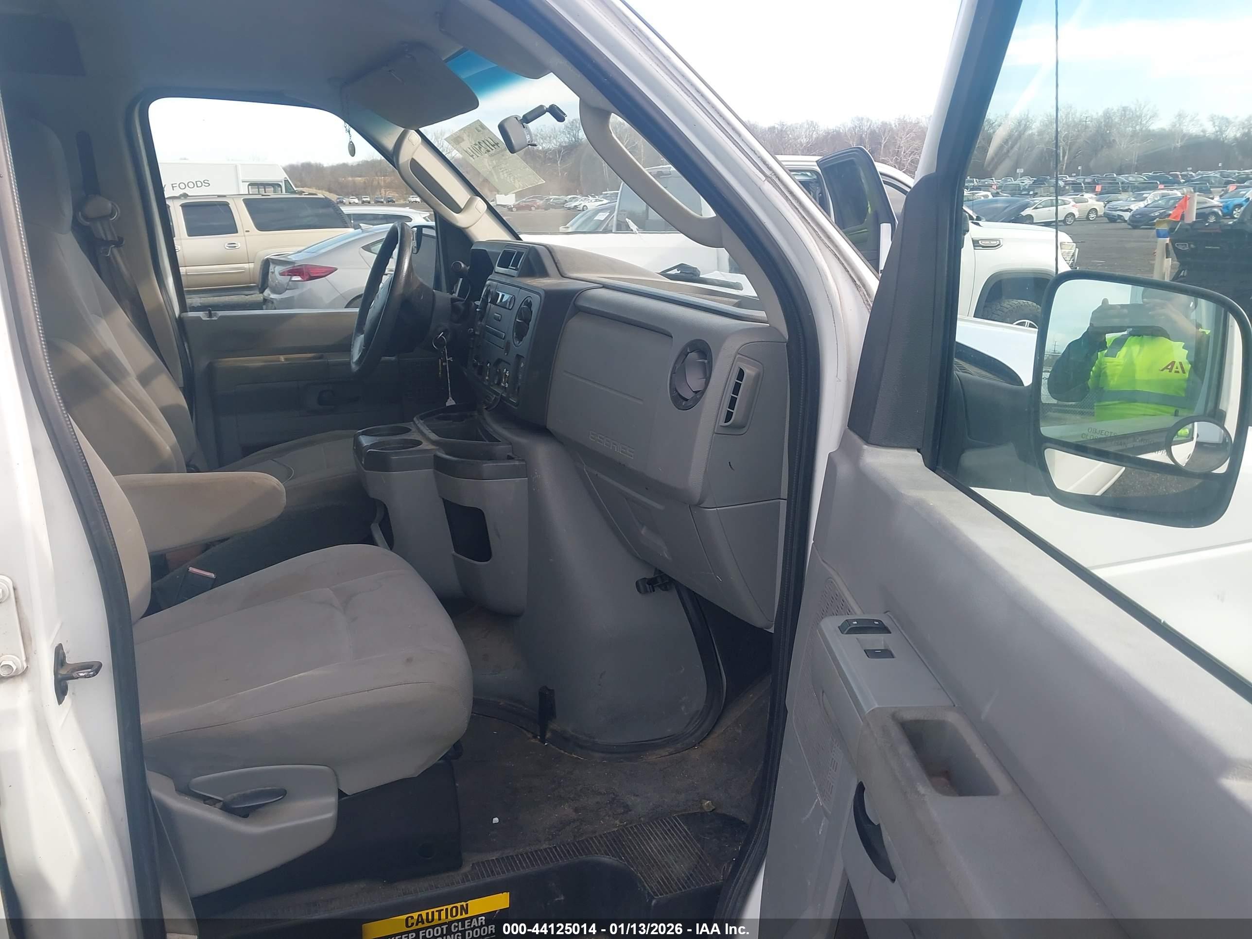 FORD E-250 image 5