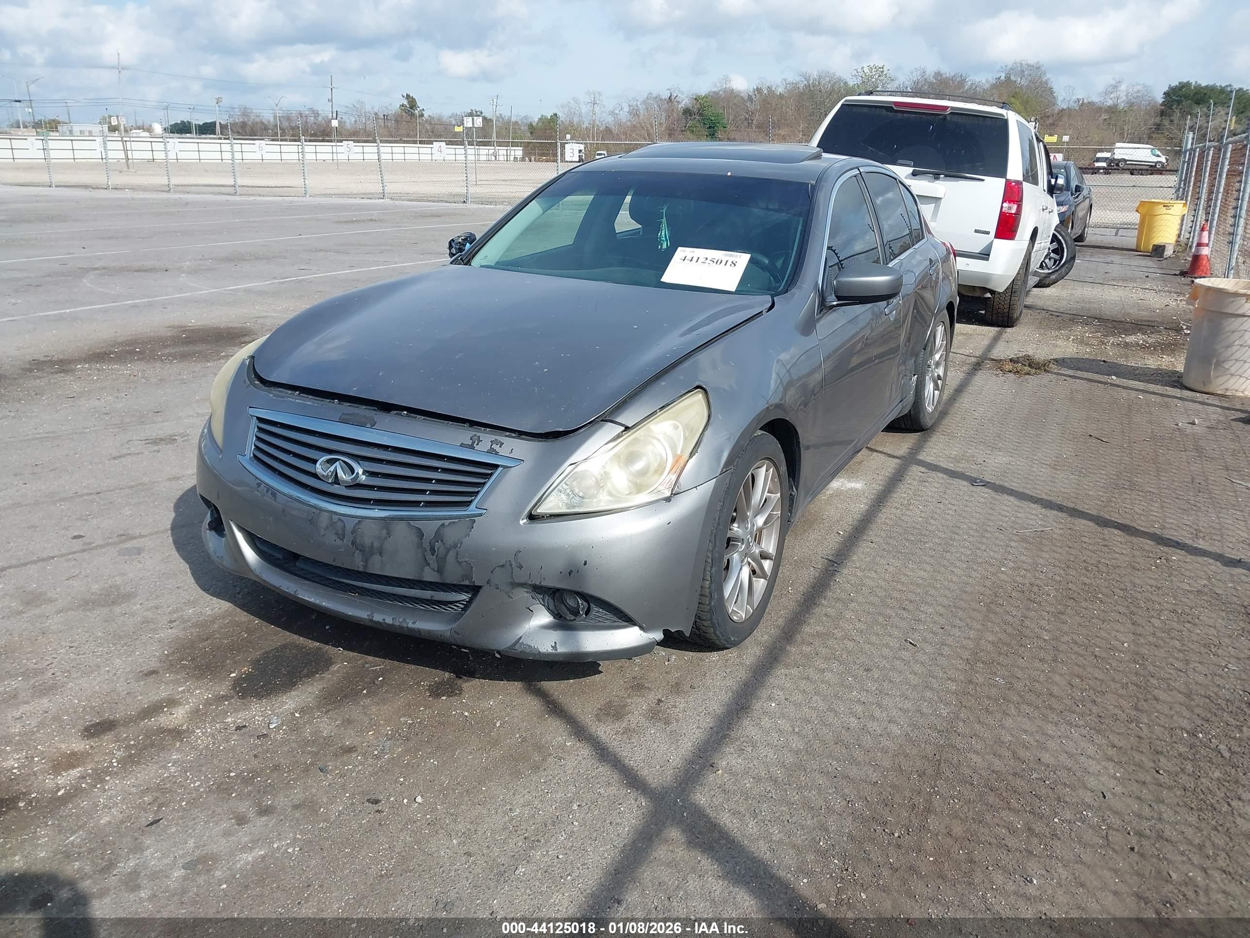 INFINITI G37 image 2