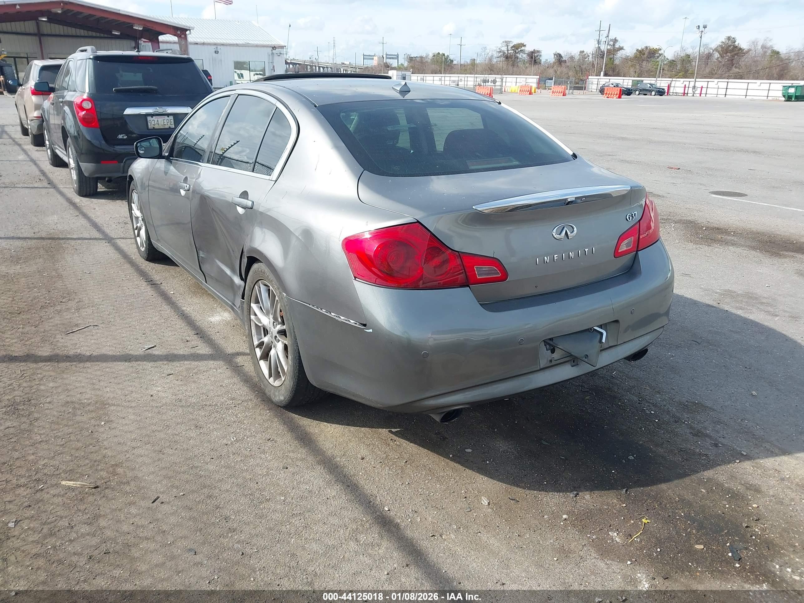 INFINITI G37 image 3
