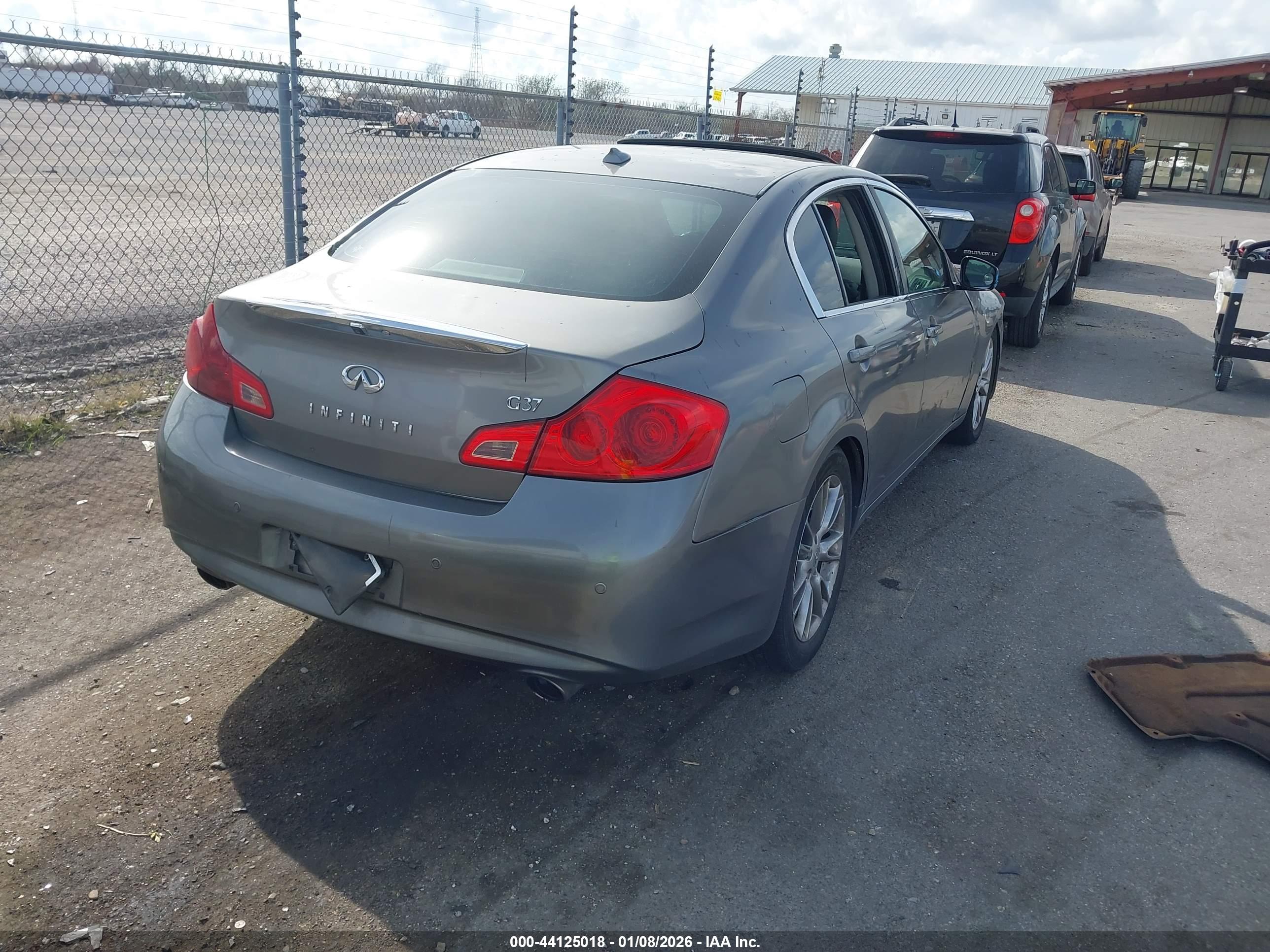 INFINITI G37 image 4