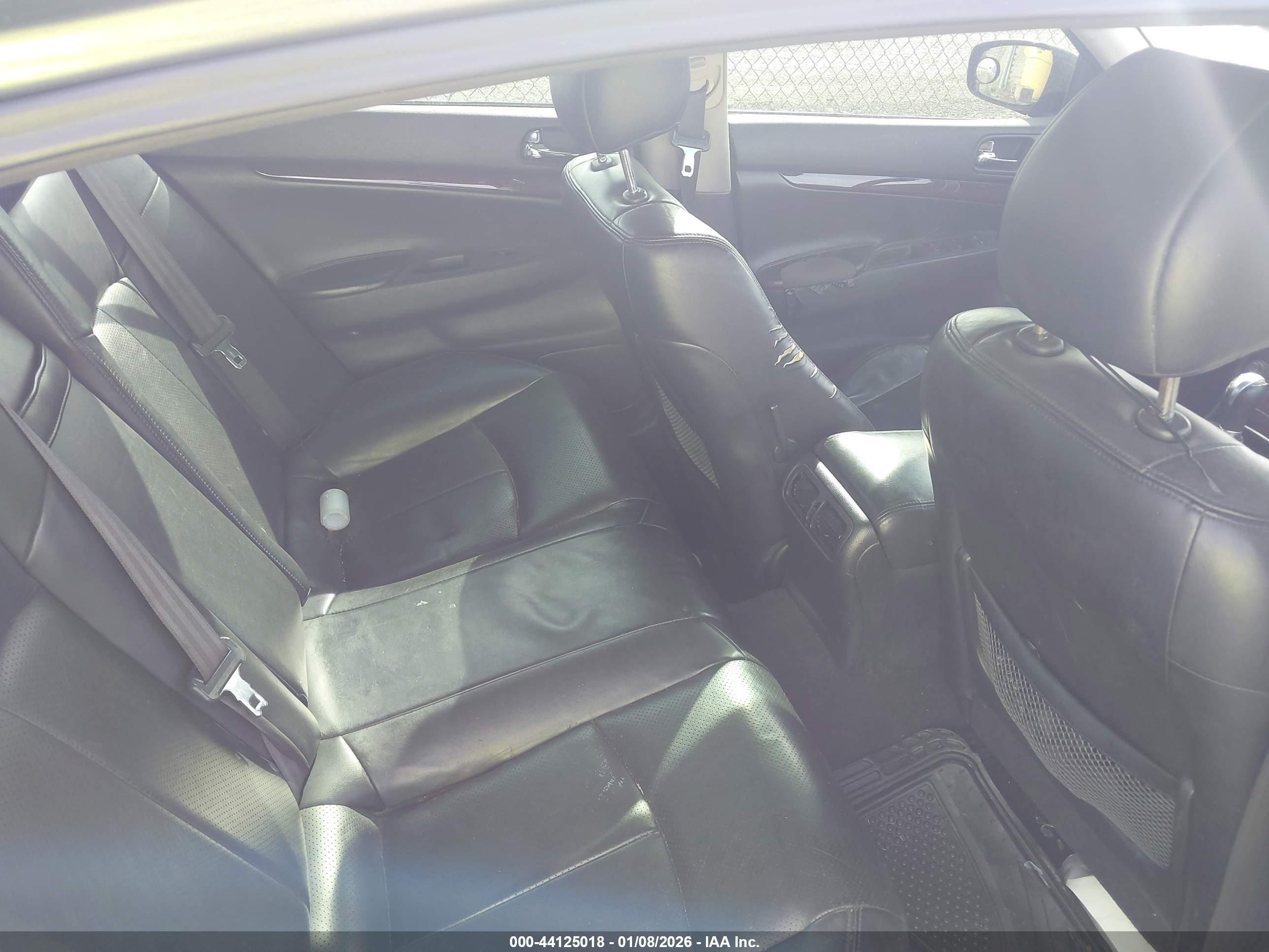 INFINITI G37 image 8