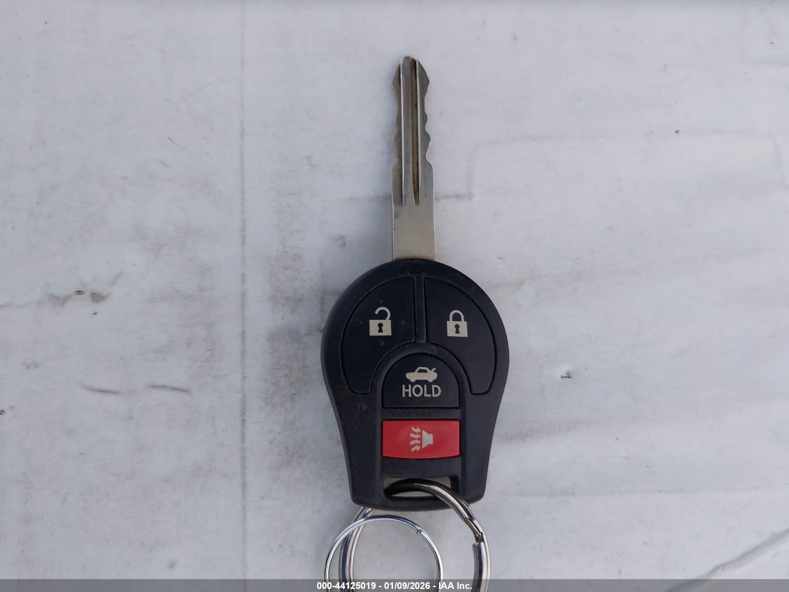 NISSAN VERSA image 11