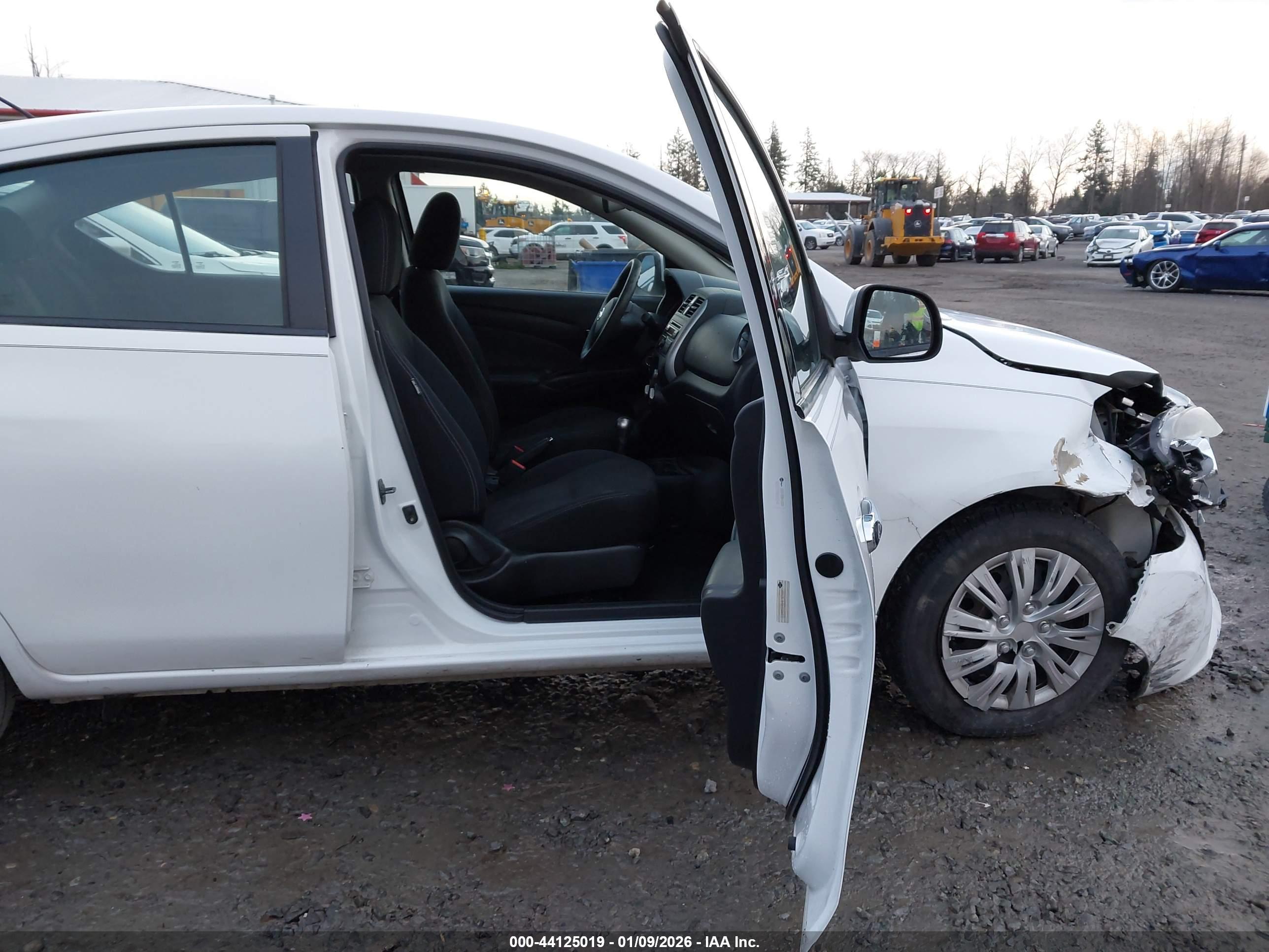 NISSAN VERSA image 5