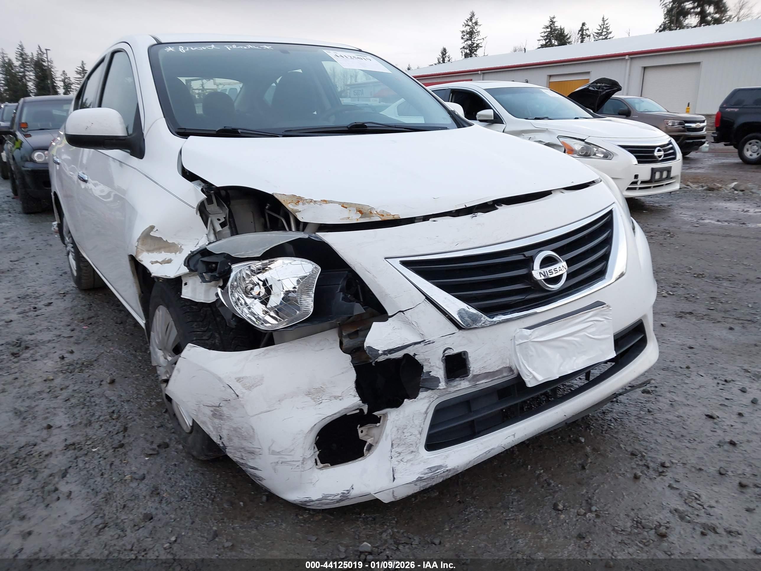 NISSAN VERSA image 6
