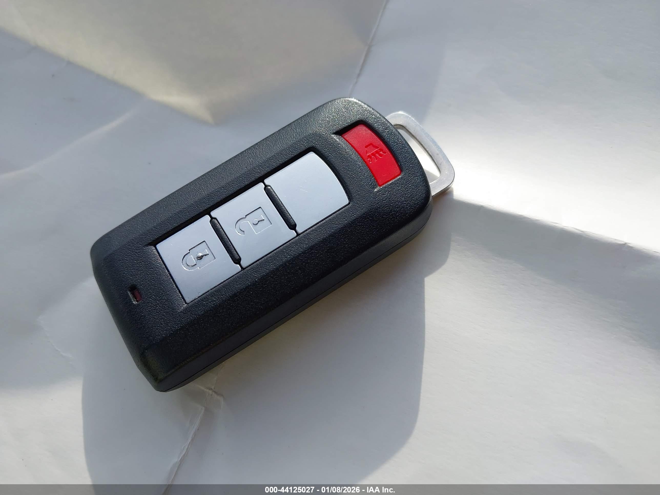 MITSUBISHI OUTLANDER image 11
