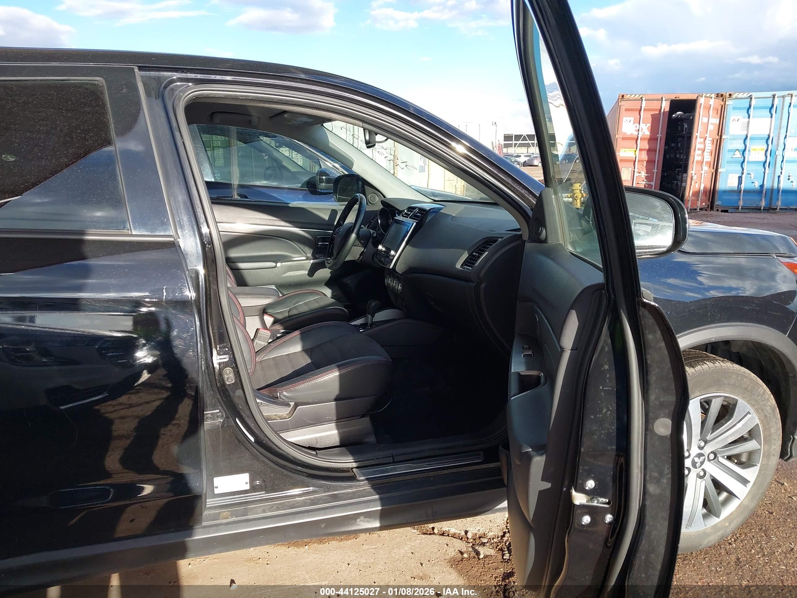 MITSUBISHI OUTLANDER image 5