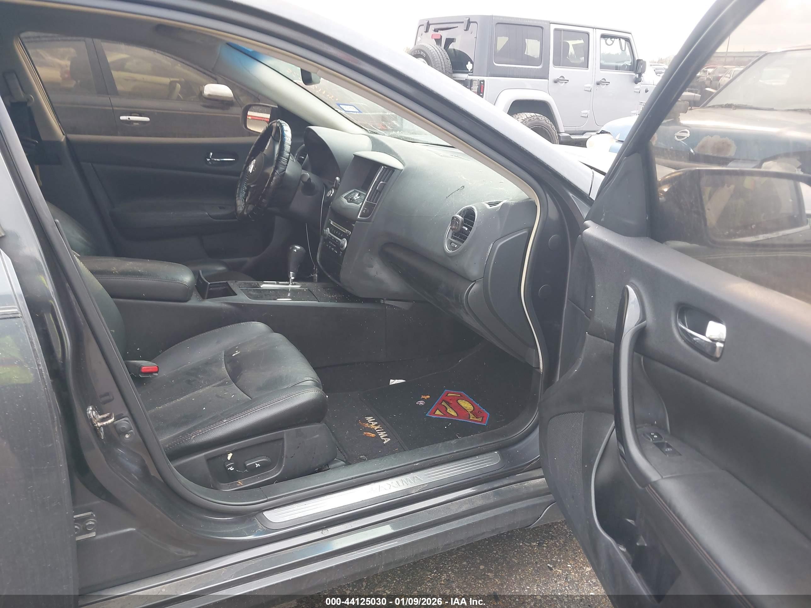 NISSAN MAXIMA image 5