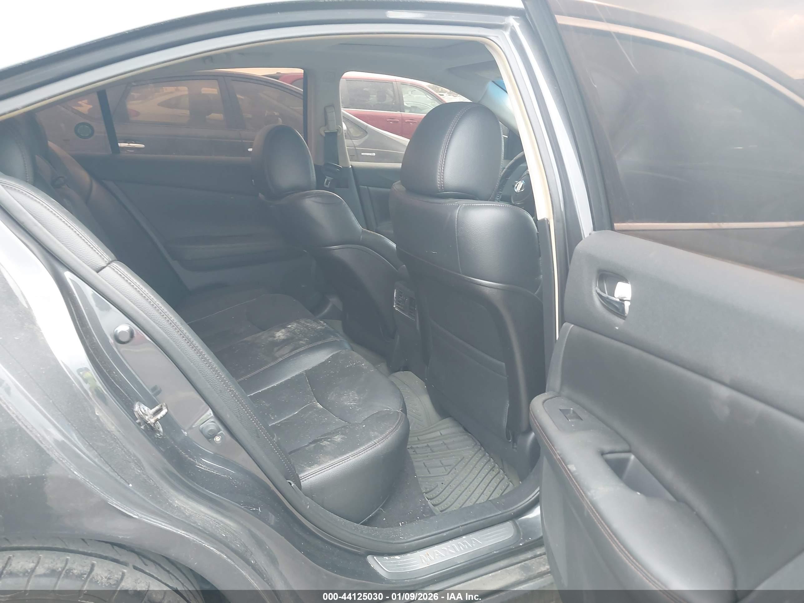 NISSAN MAXIMA image 8