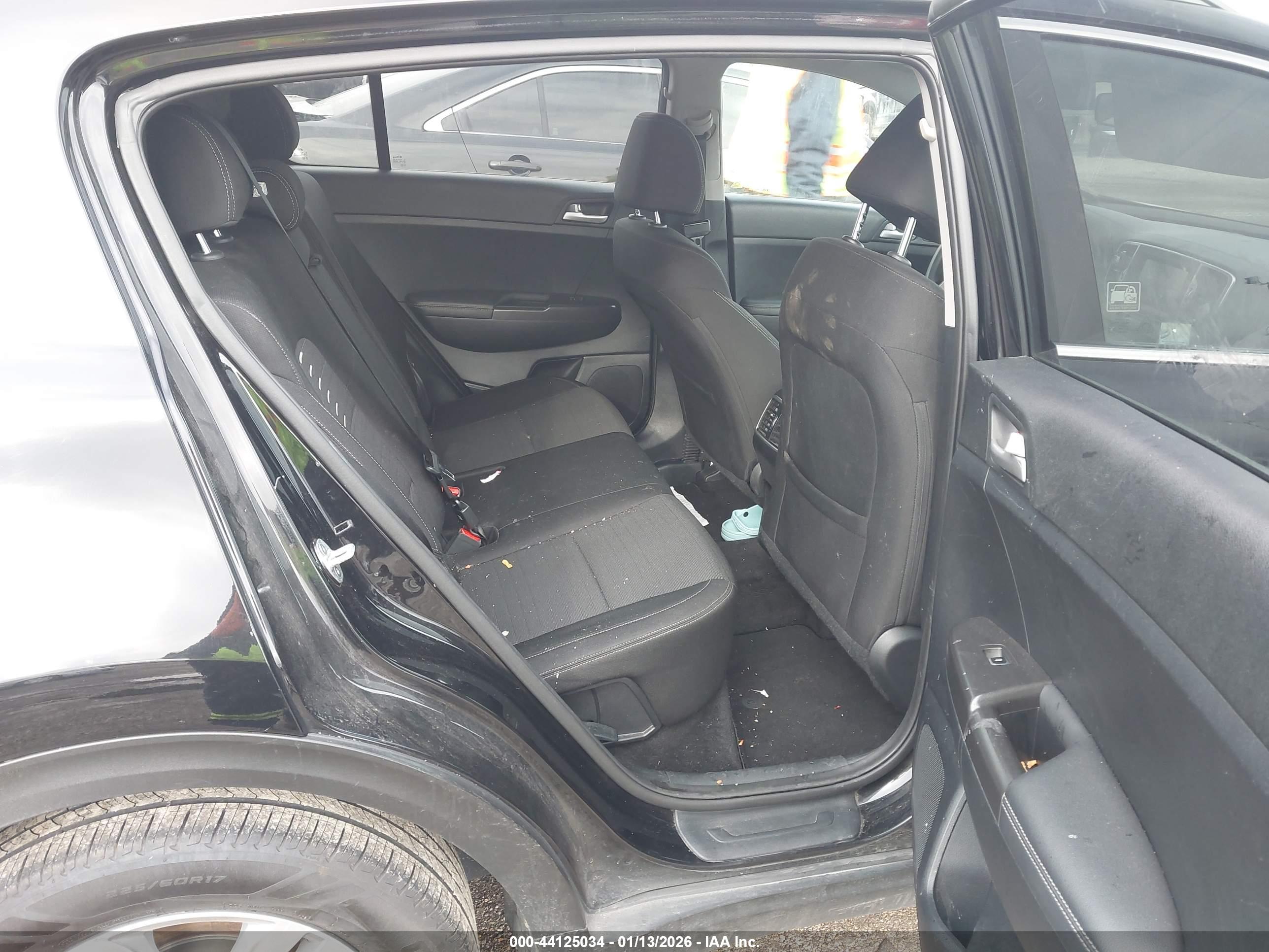 KIA SPORTAGE image 8