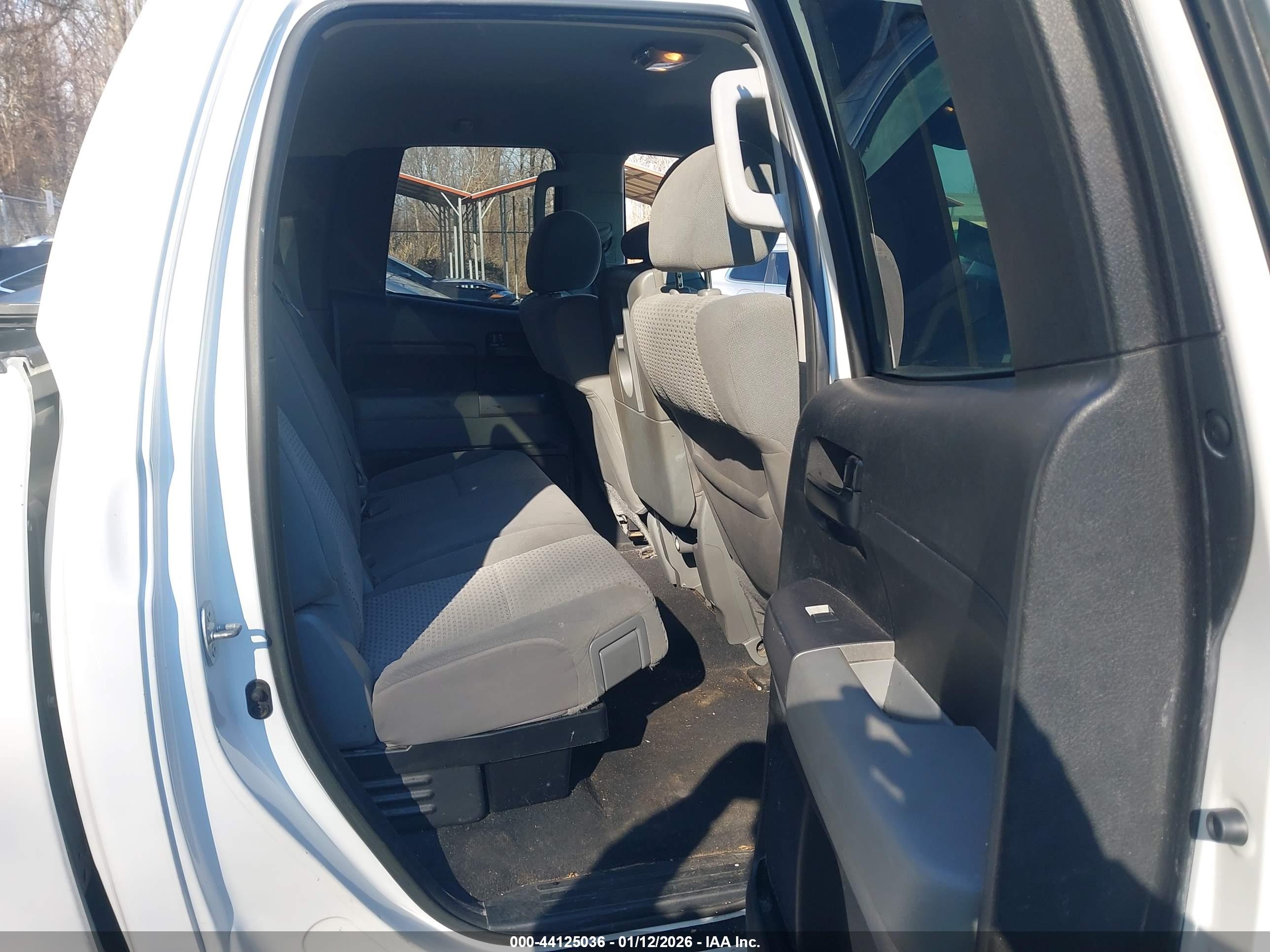 TOYOTA TUNDRA image 8