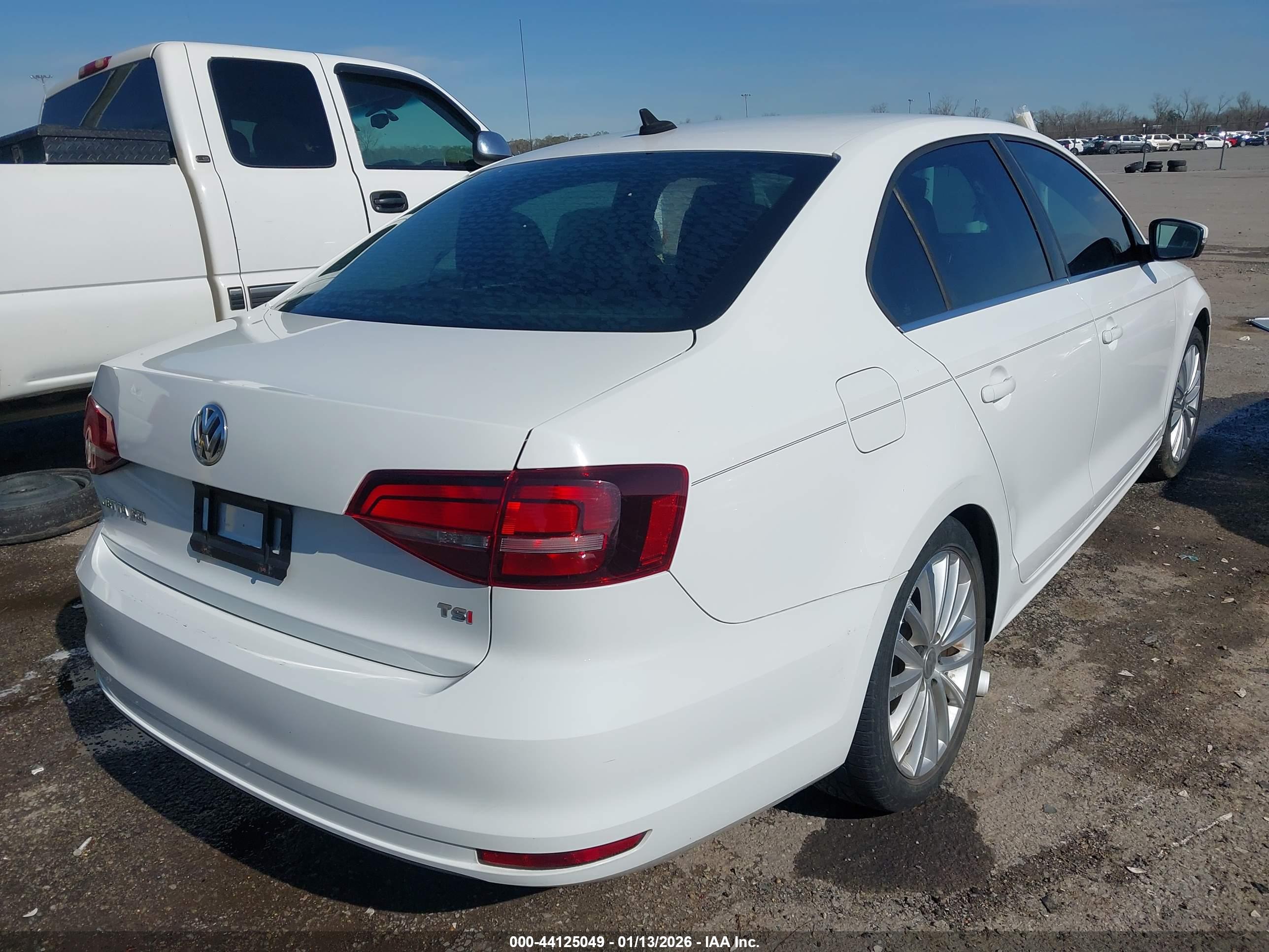 VOLKSWAGEN JETTA image 4