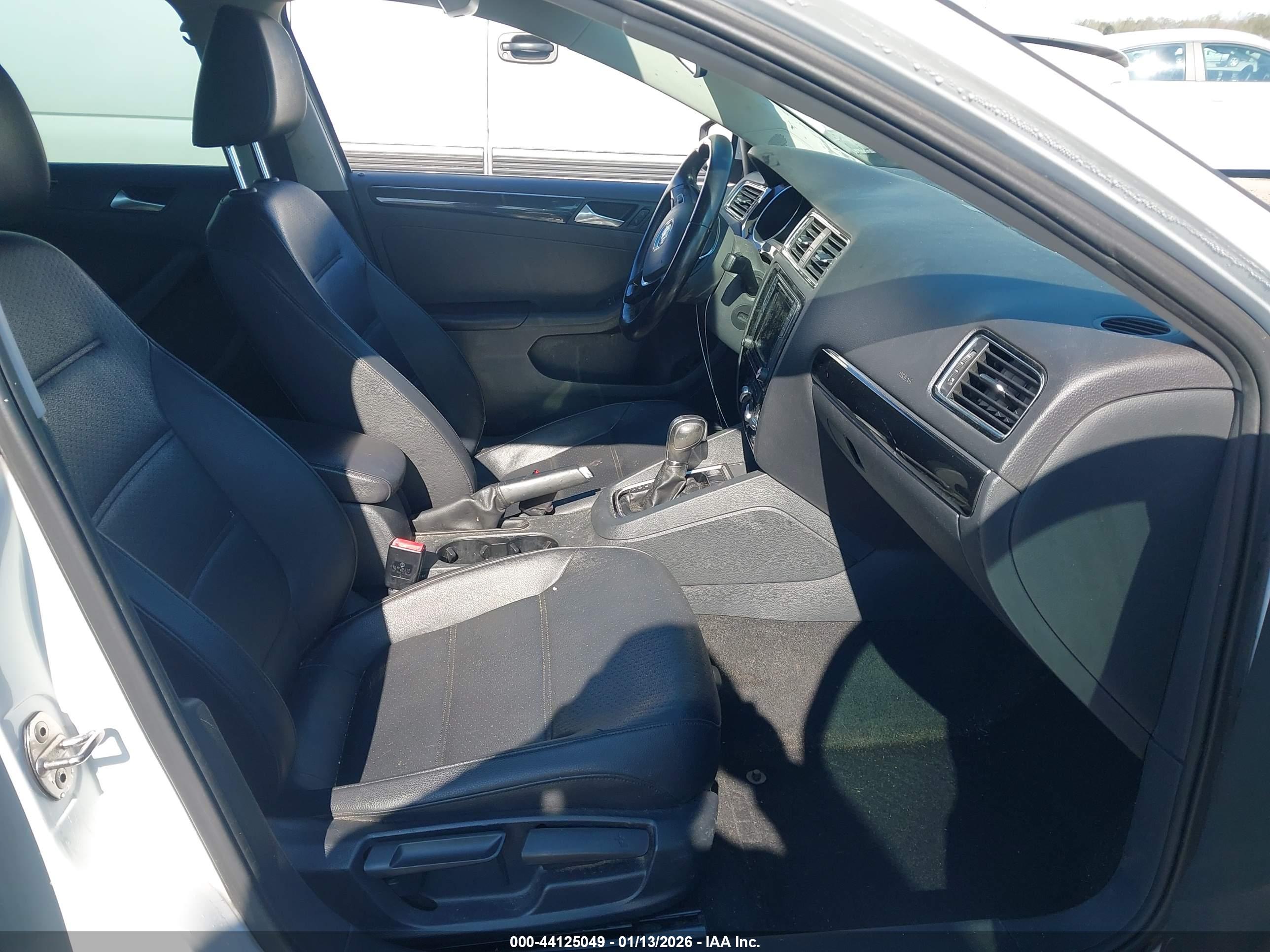 VOLKSWAGEN JETTA image 5