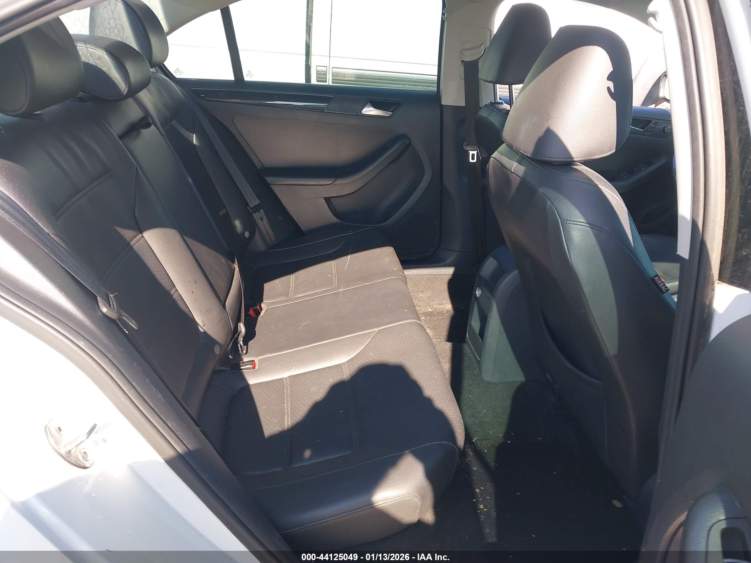 VOLKSWAGEN JETTA image 8