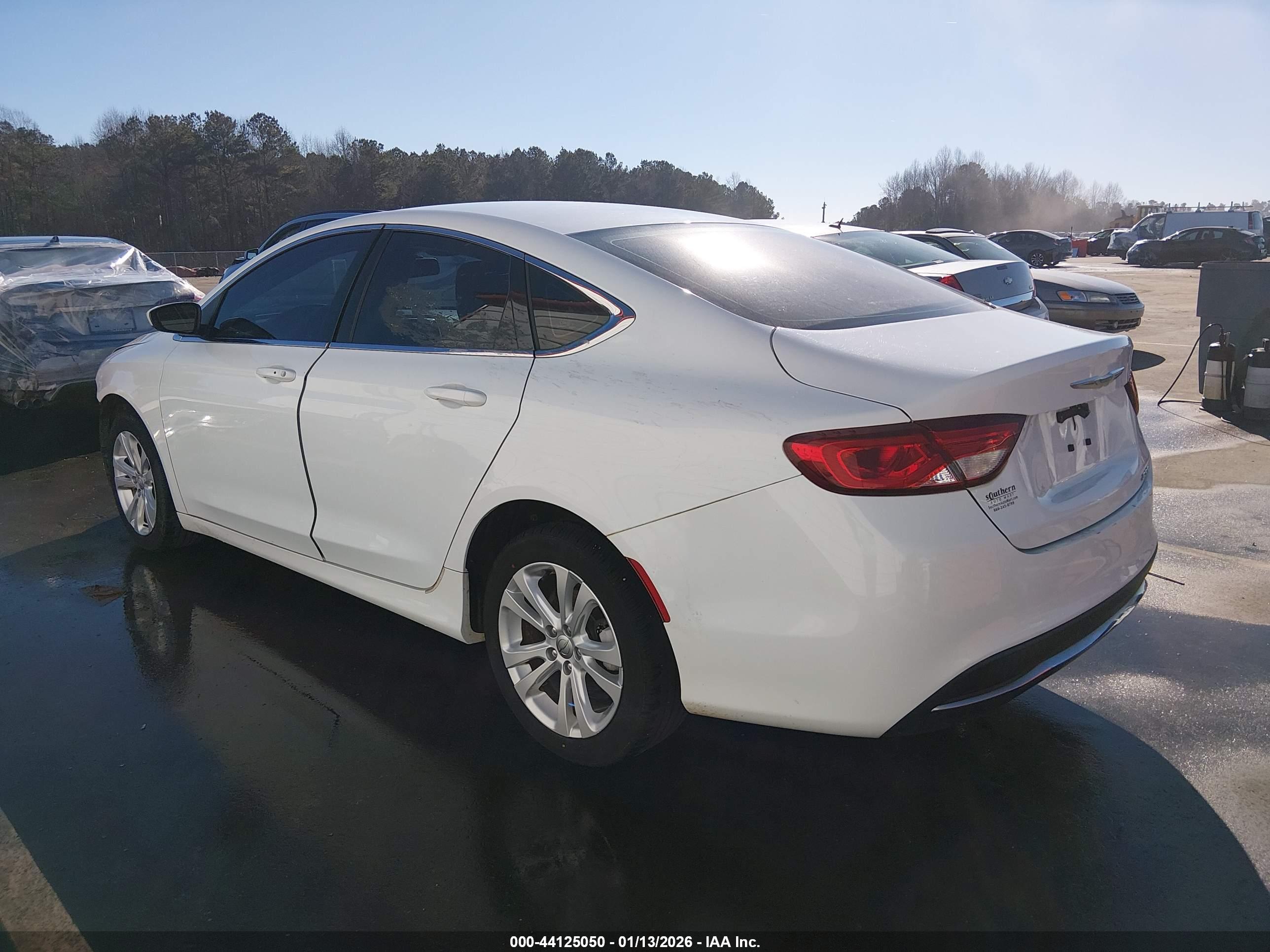 CHRYSLER 200 image 3