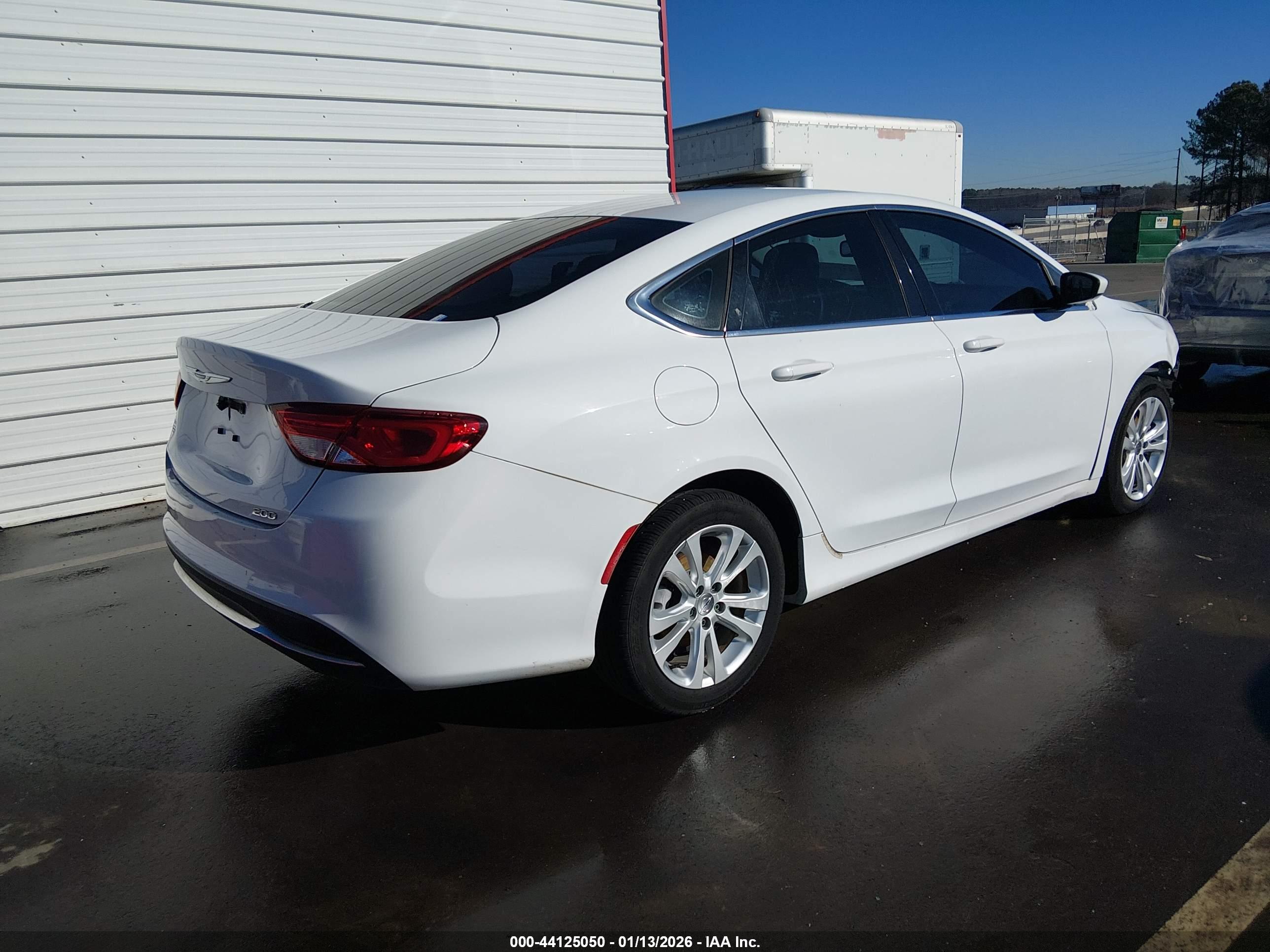 CHRYSLER 200 image 4