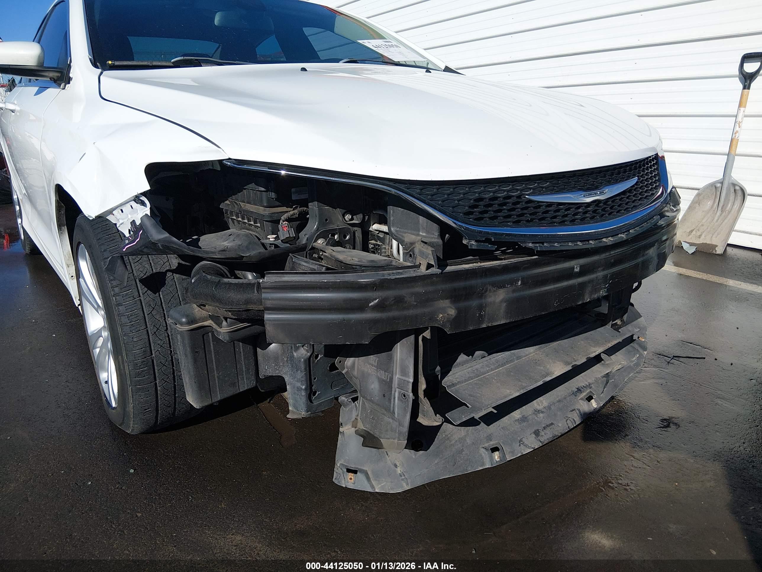 CHRYSLER 200 image 6