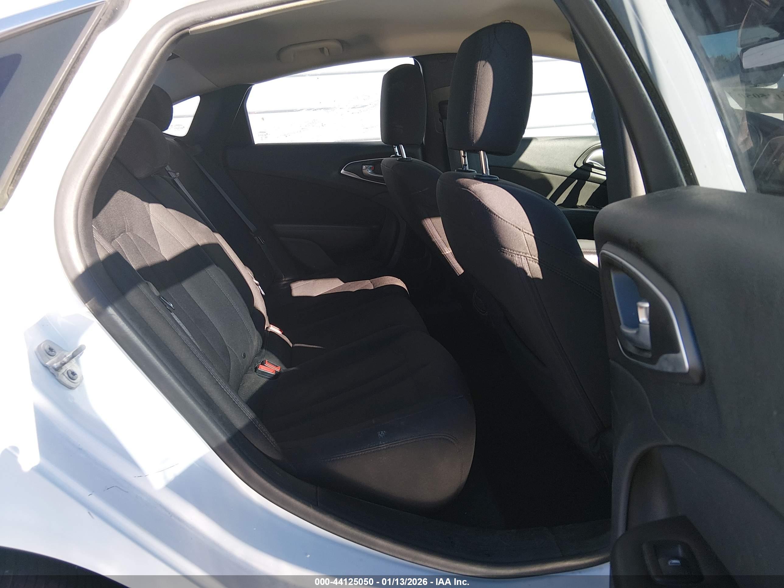 CHRYSLER 200 image 8