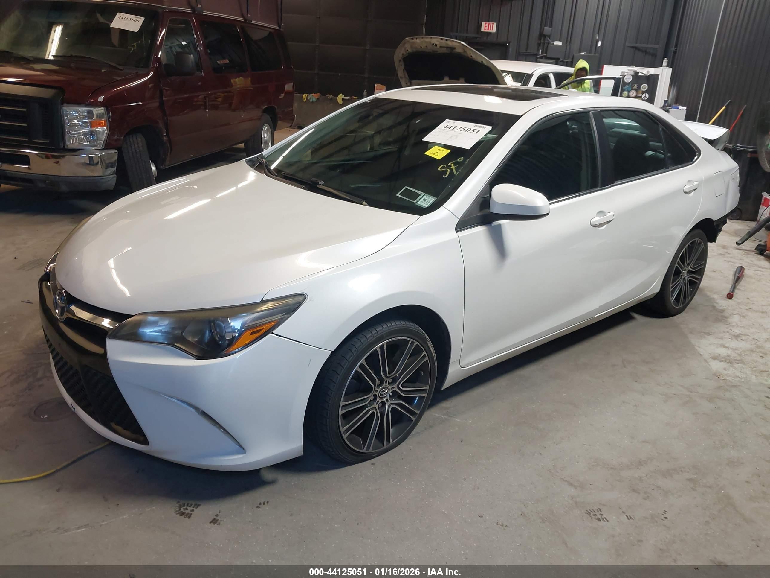 TOYOTA CAMRY image 2