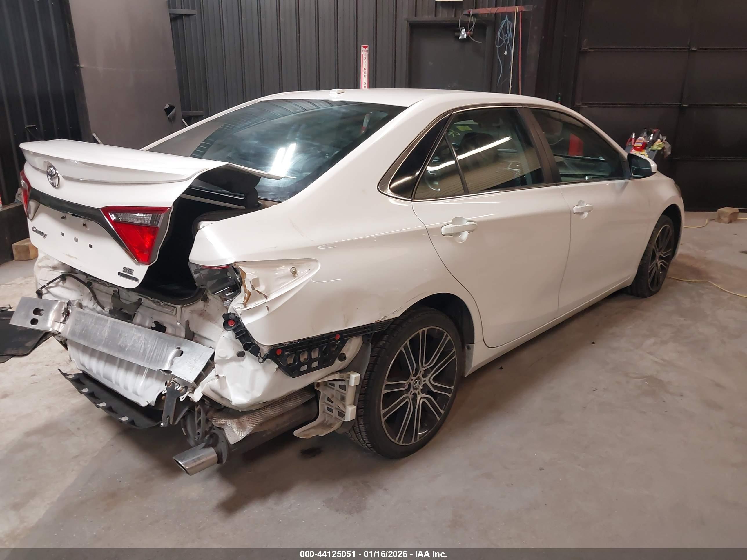 TOYOTA CAMRY image 4