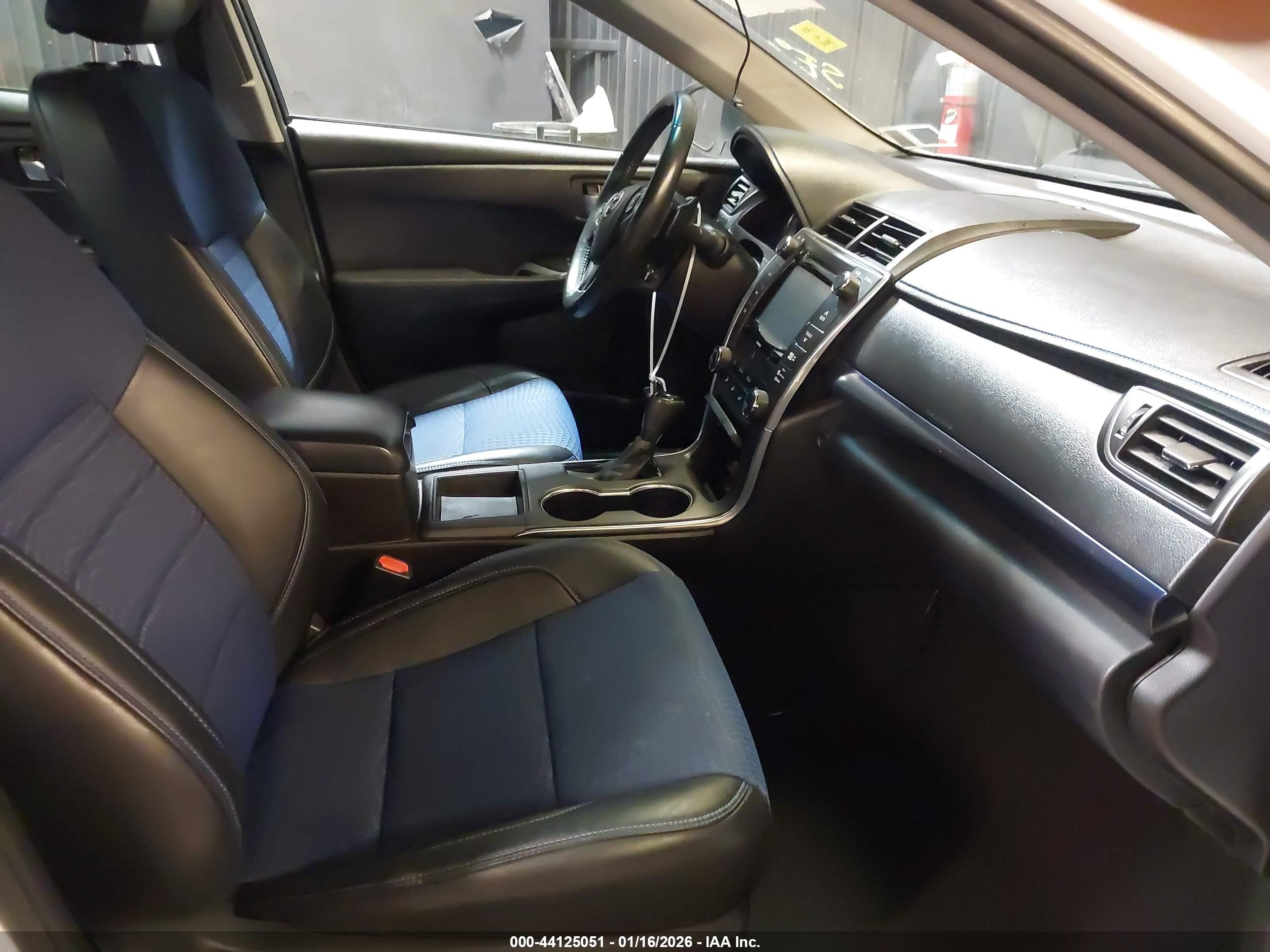 TOYOTA CAMRY image 5
