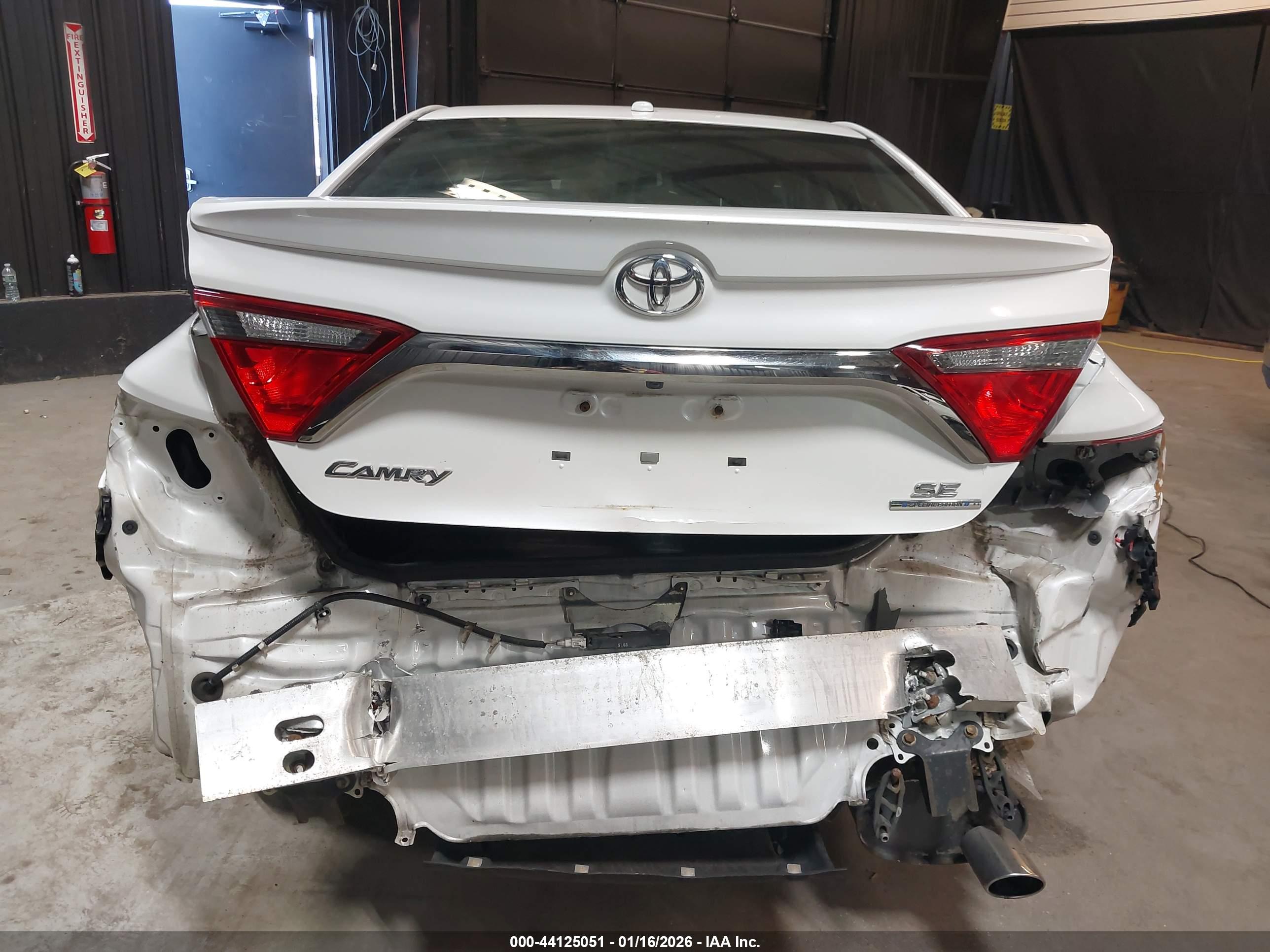TOYOTA CAMRY image 6