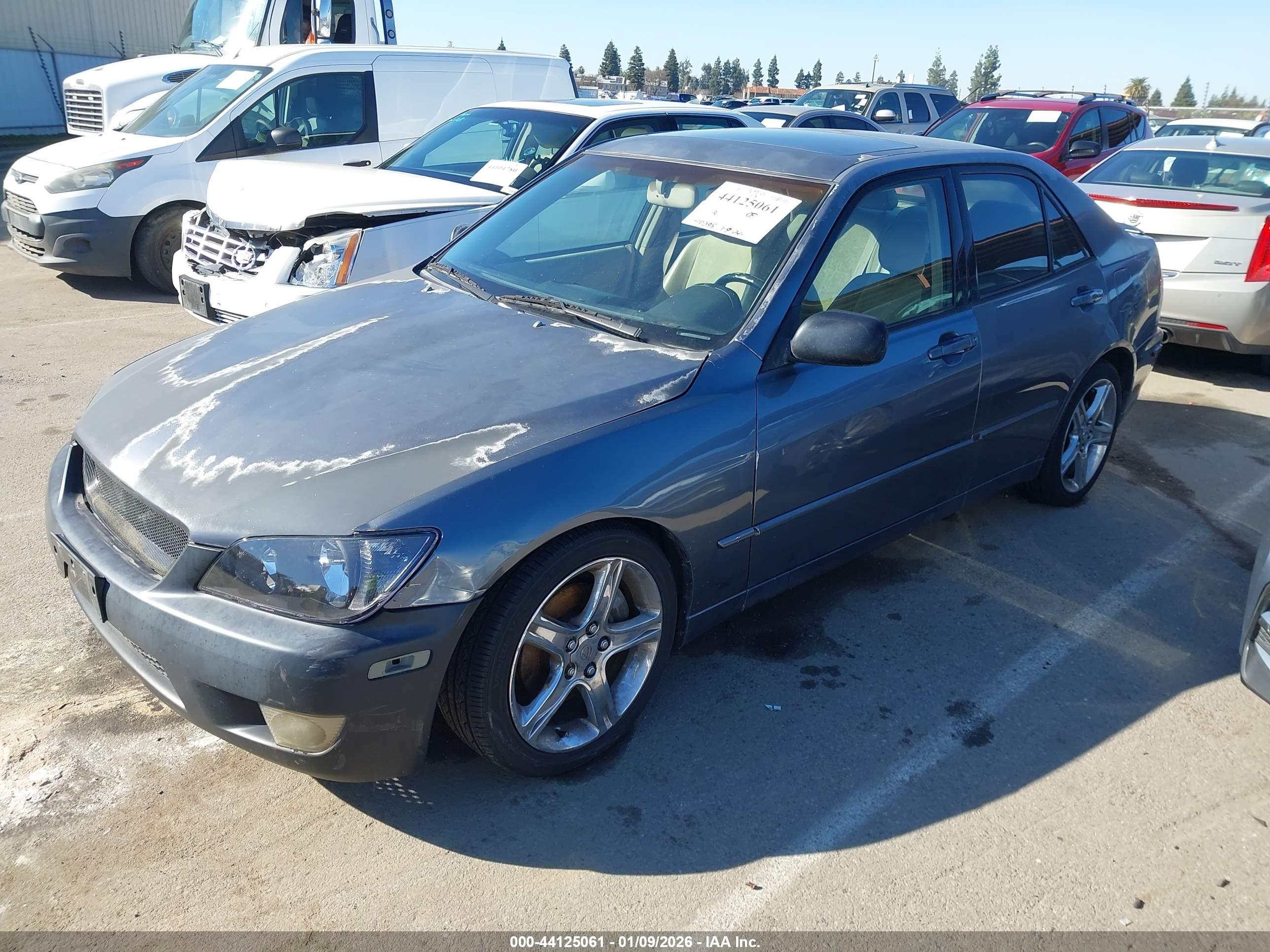 LEXUS IS image 2