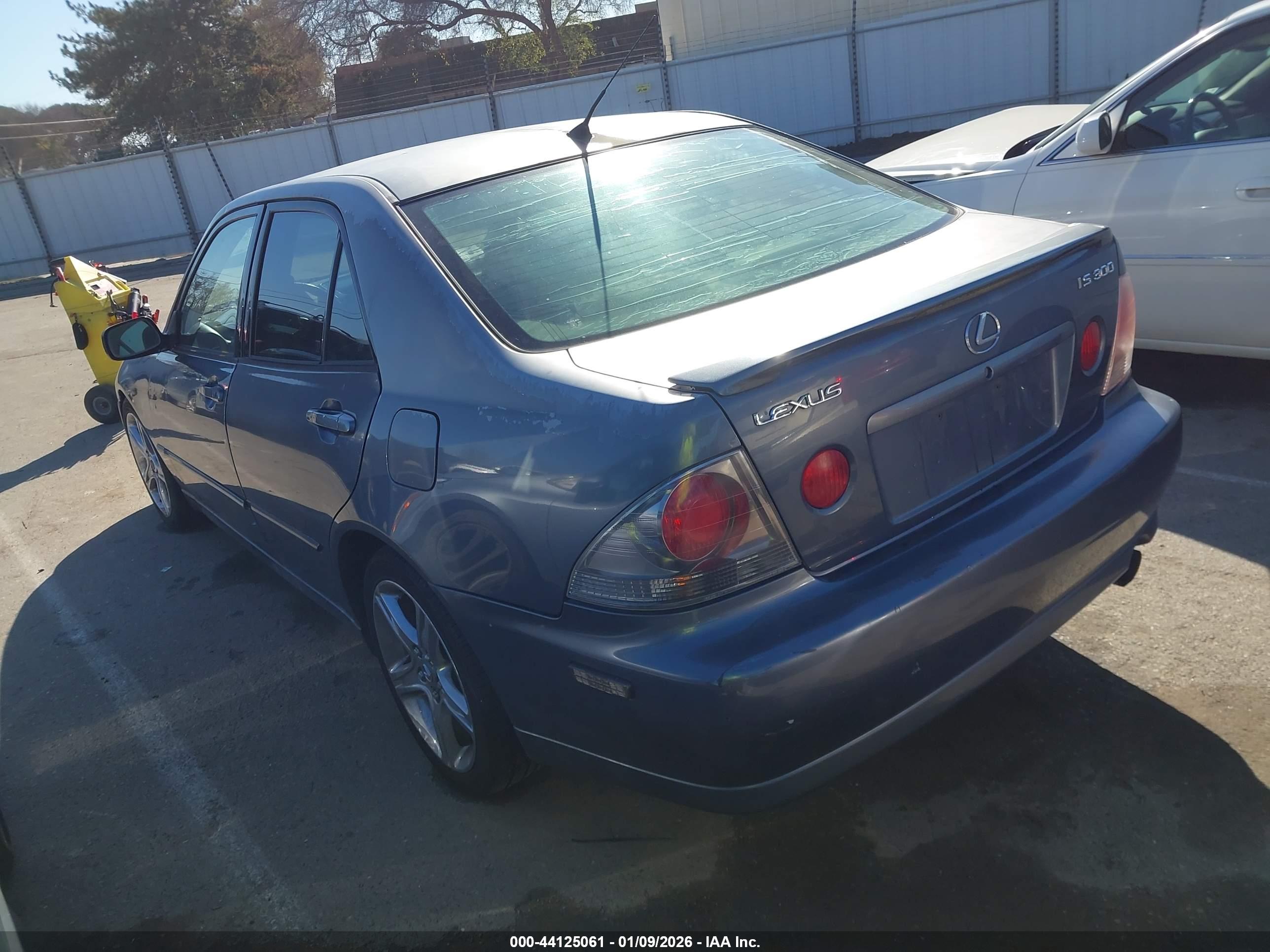 LEXUS IS image 3