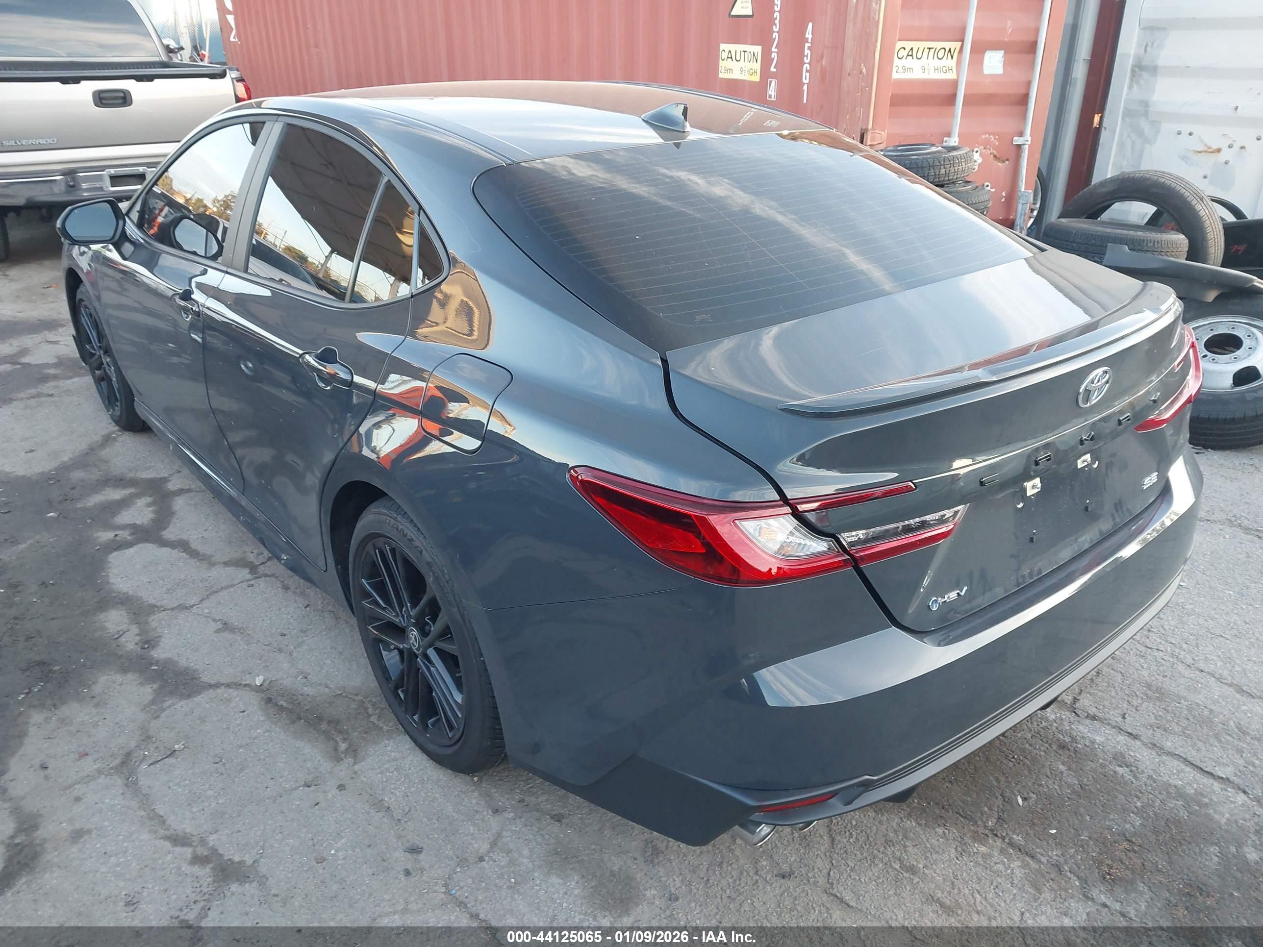 TOYOTA CAMRY image 3