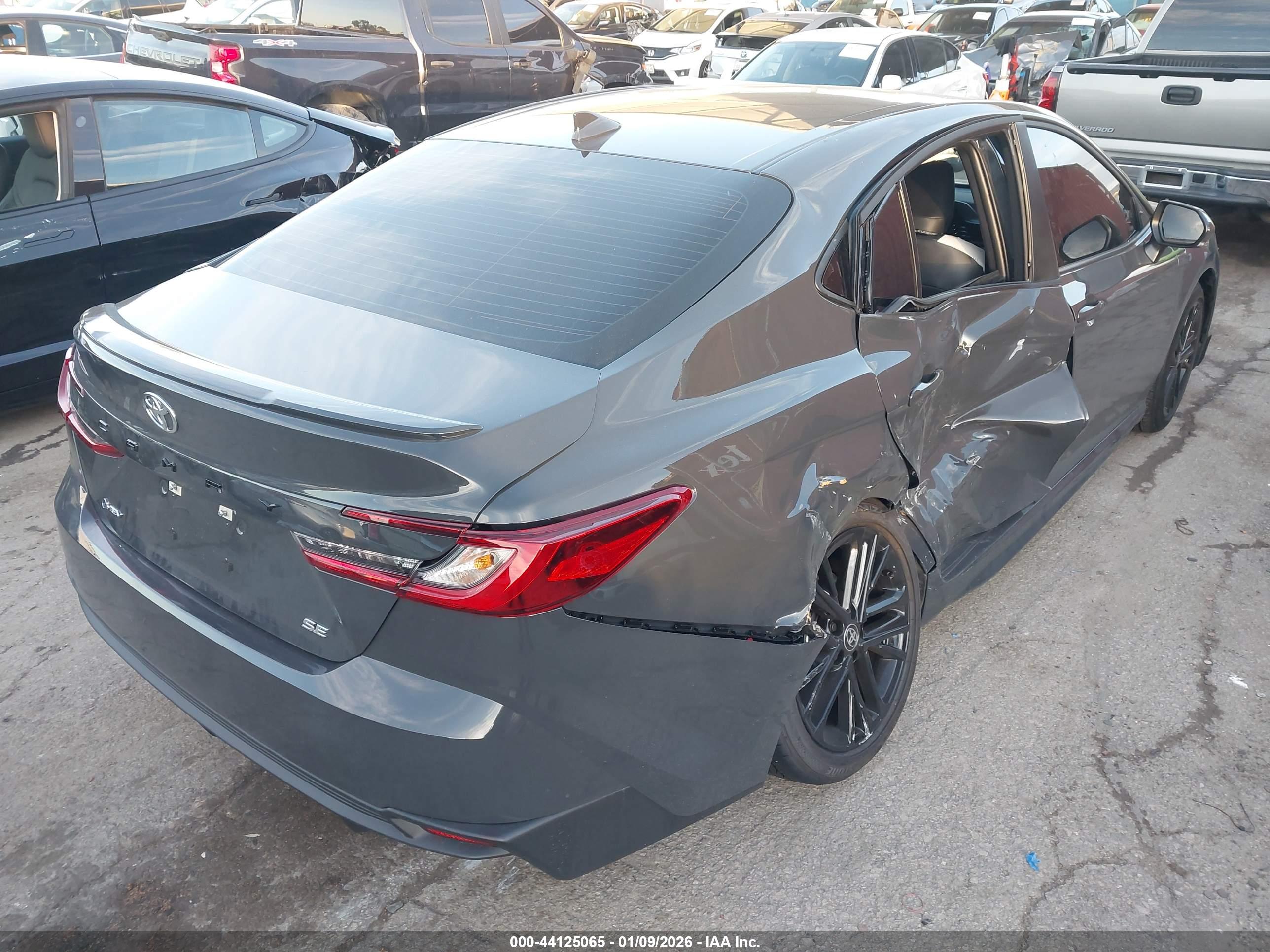 TOYOTA CAMRY image 4