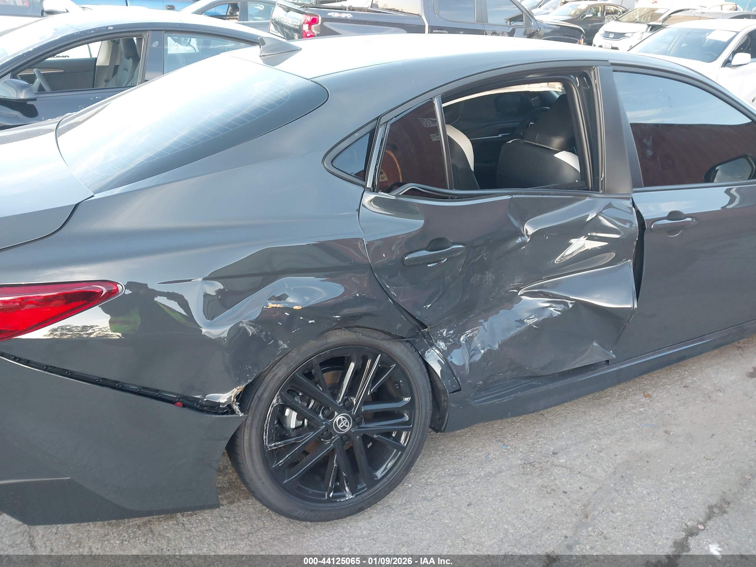 TOYOTA CAMRY image 6
