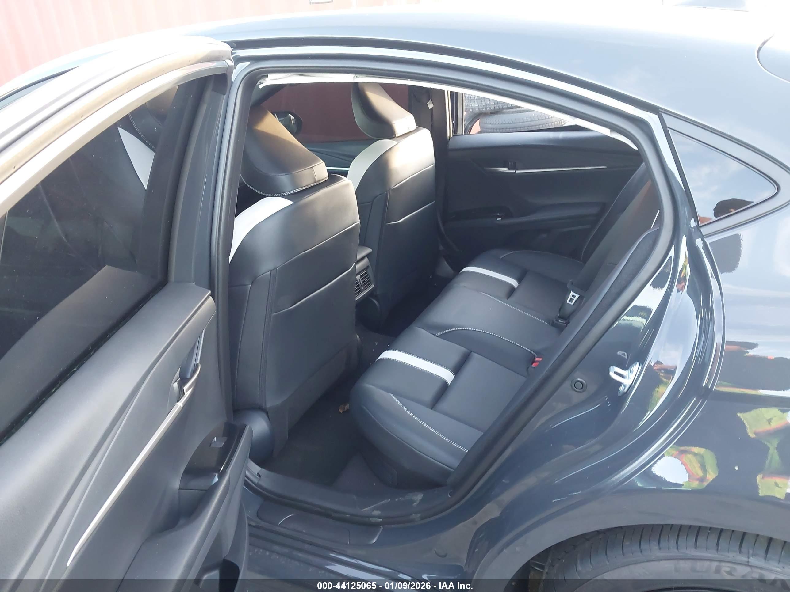 TOYOTA CAMRY image 8