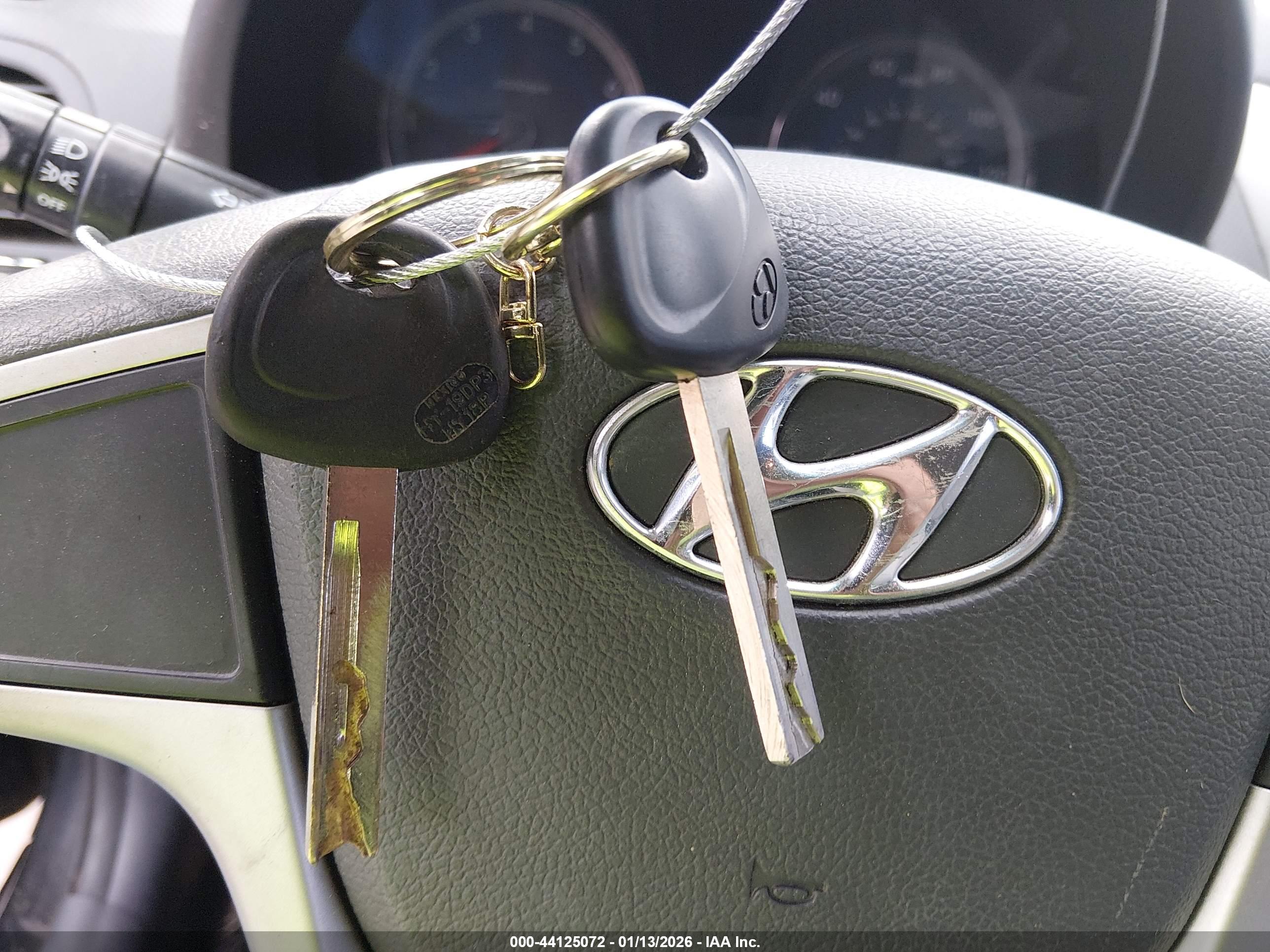 HYUNDAI ACCENT image 11
