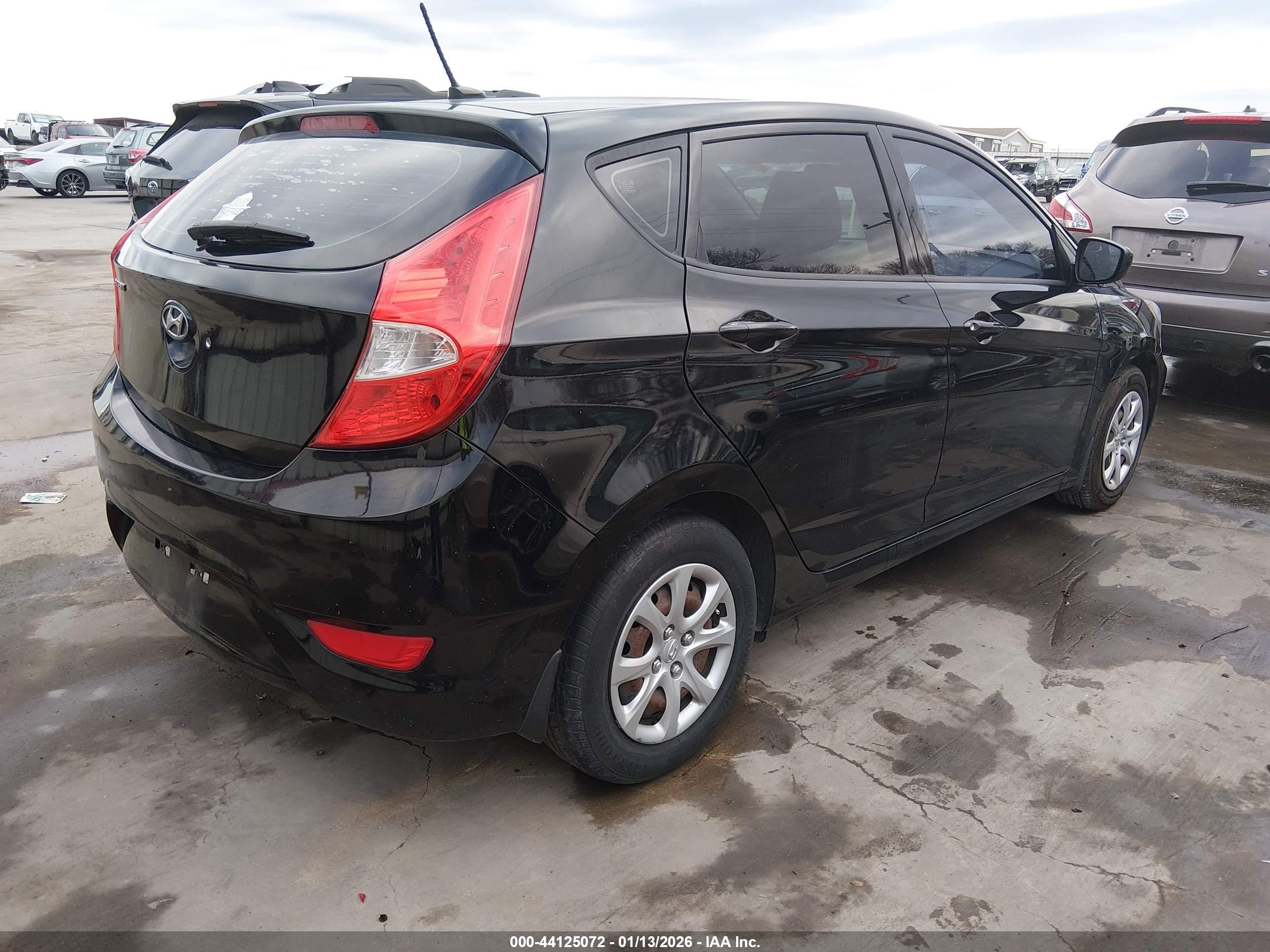 HYUNDAI ACCENT image 4