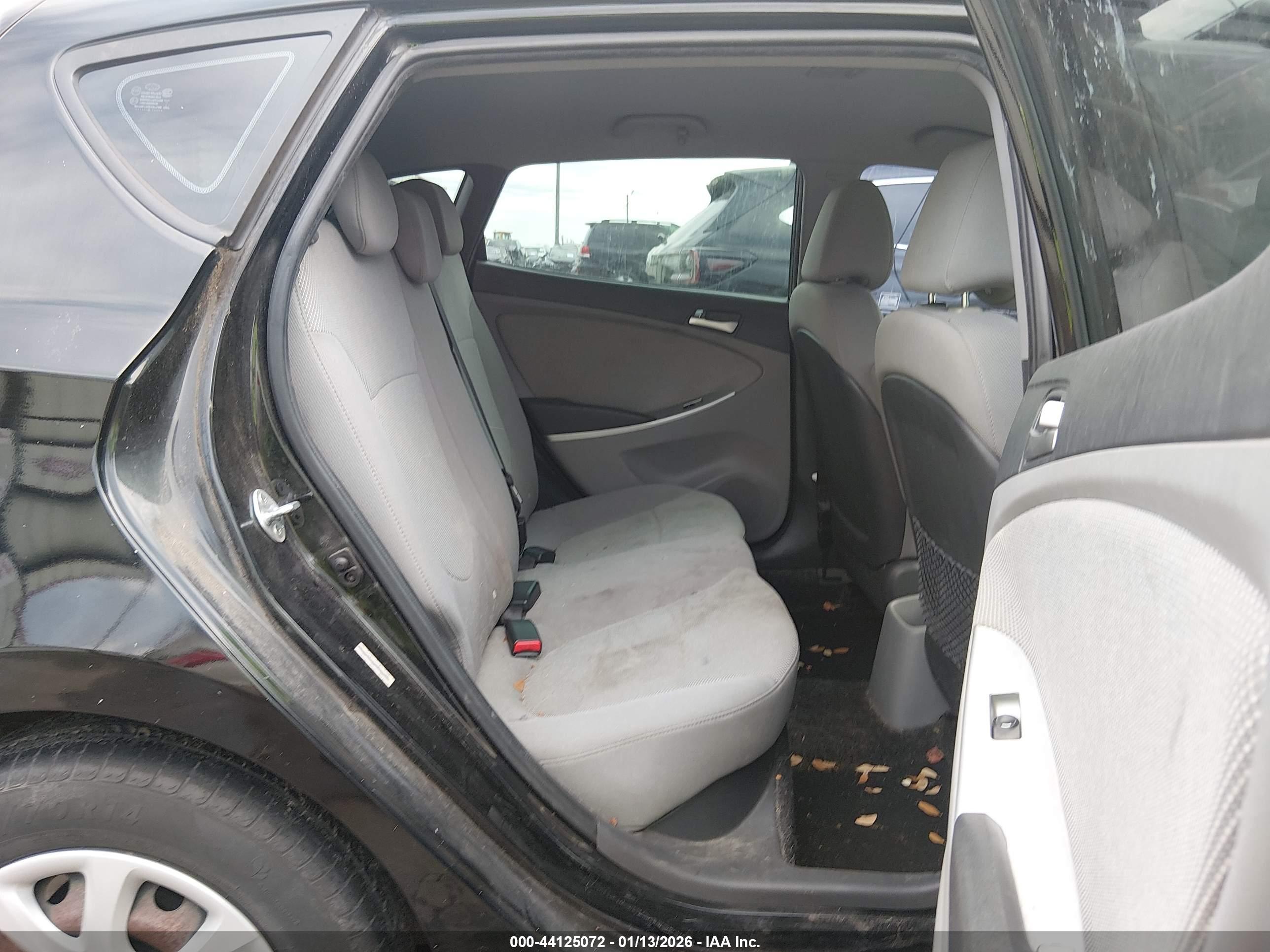 HYUNDAI ACCENT image 8