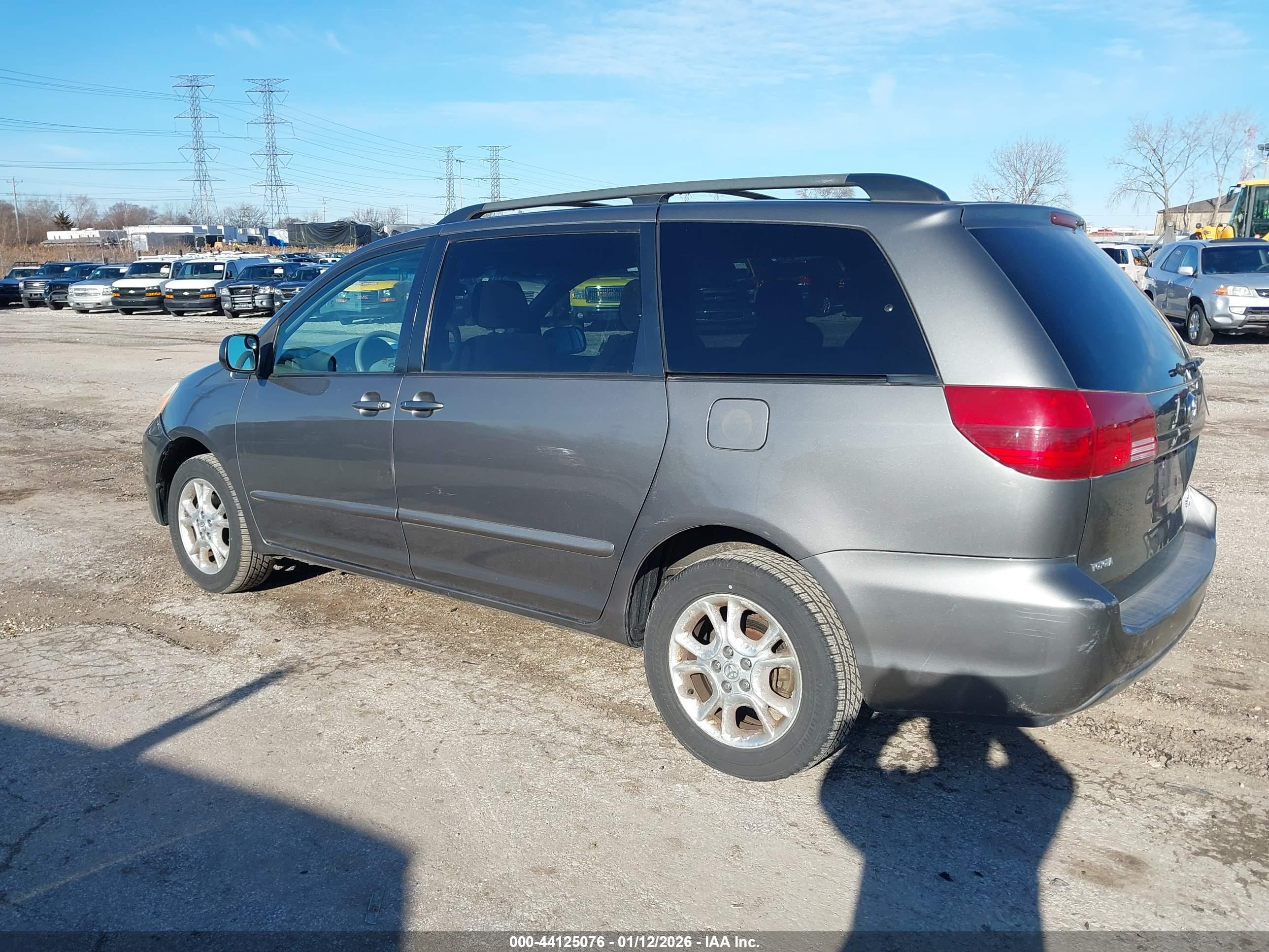 TOYOTA SIENNA image 3