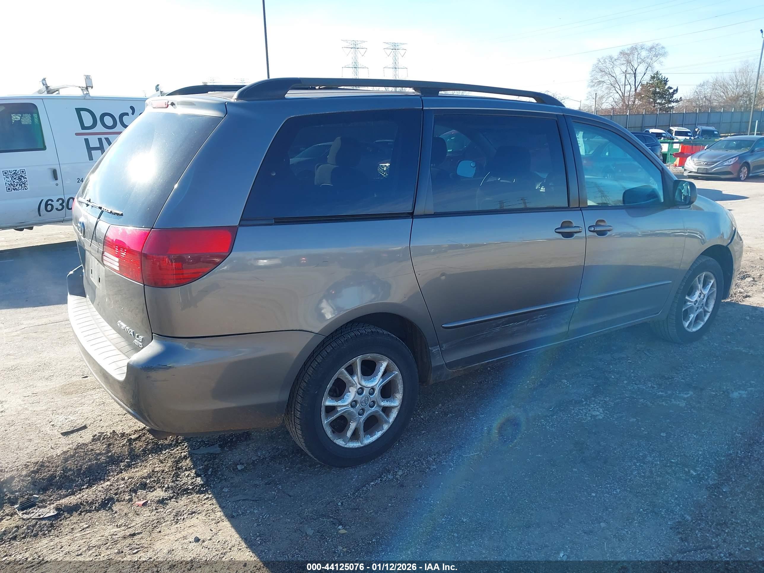 TOYOTA SIENNA image 4