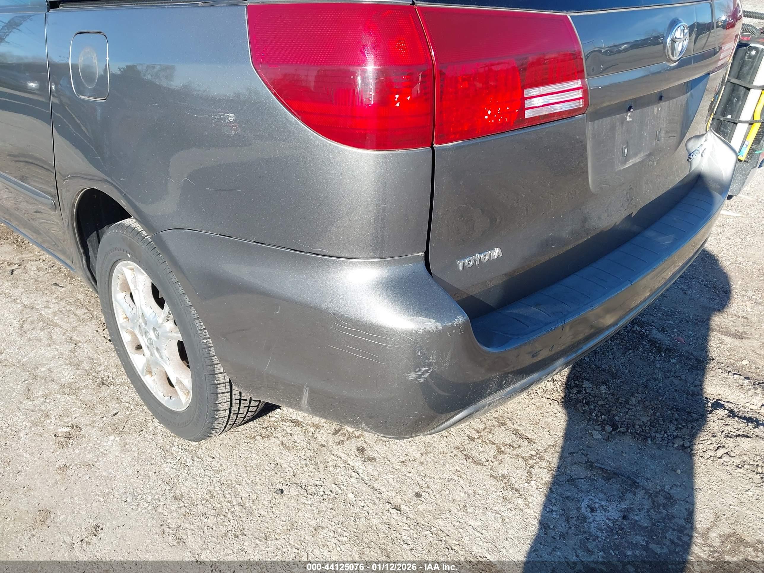 TOYOTA SIENNA image 6