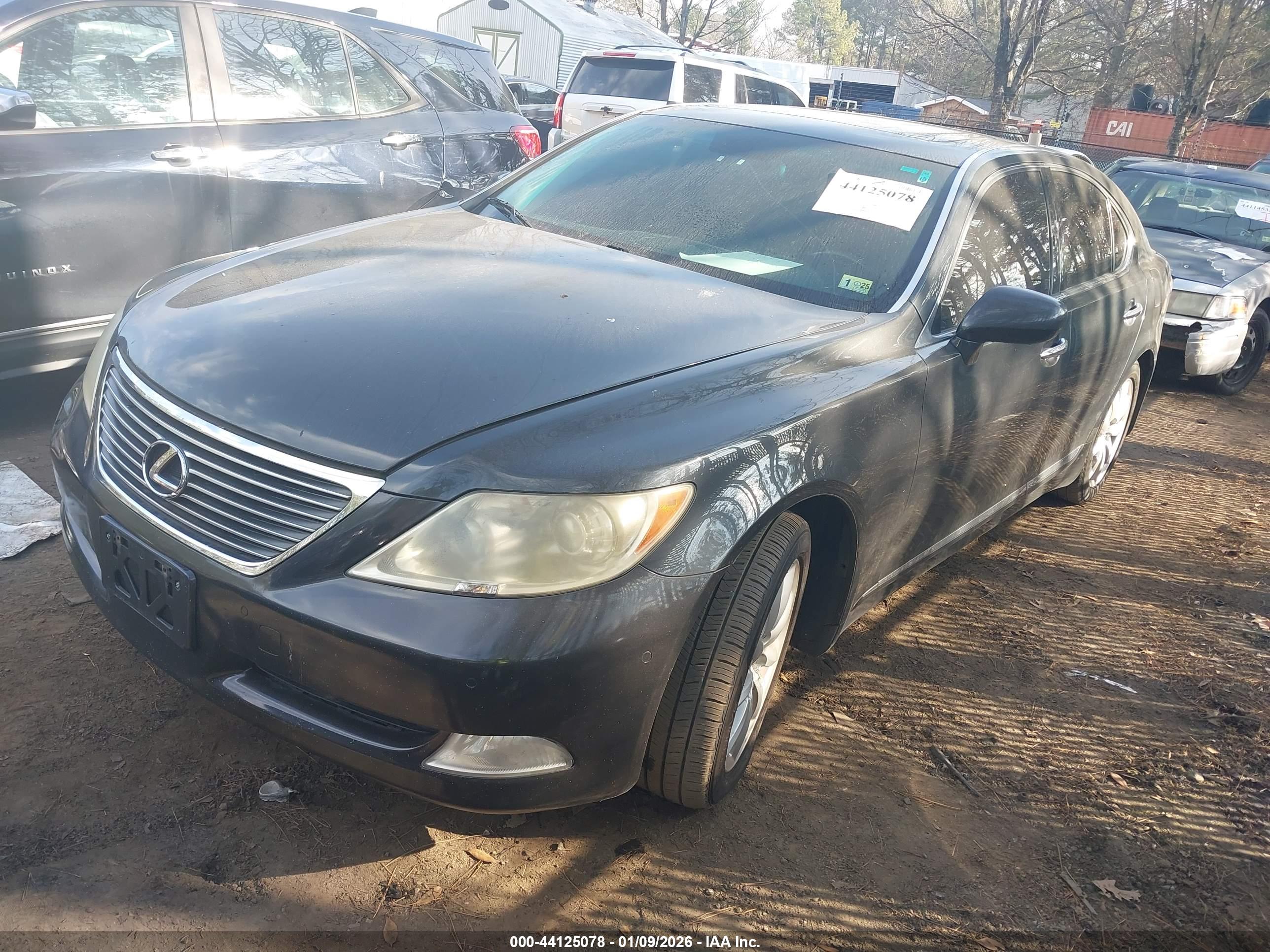 LEXUS LS image 2