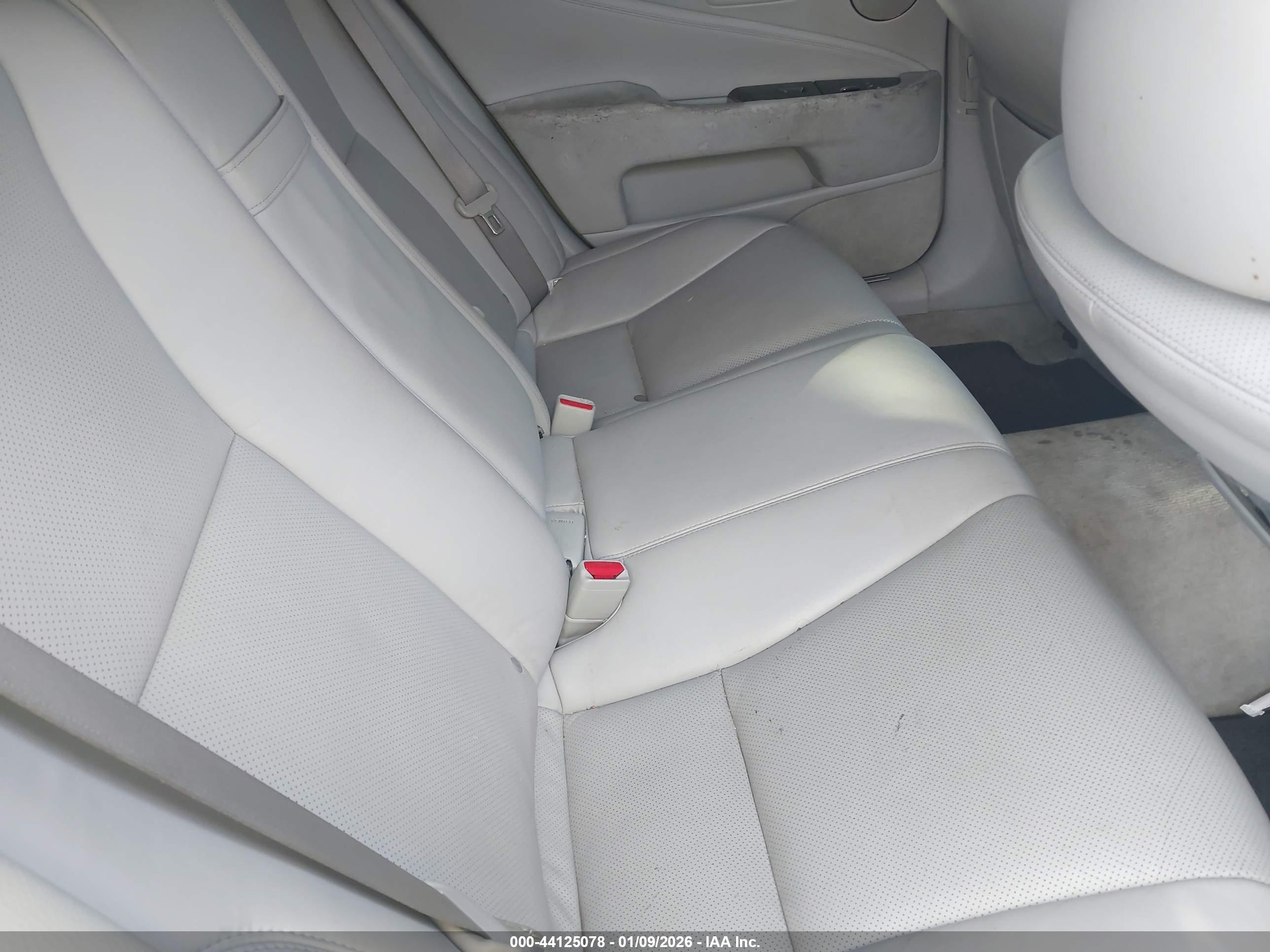 LEXUS LS image 8
