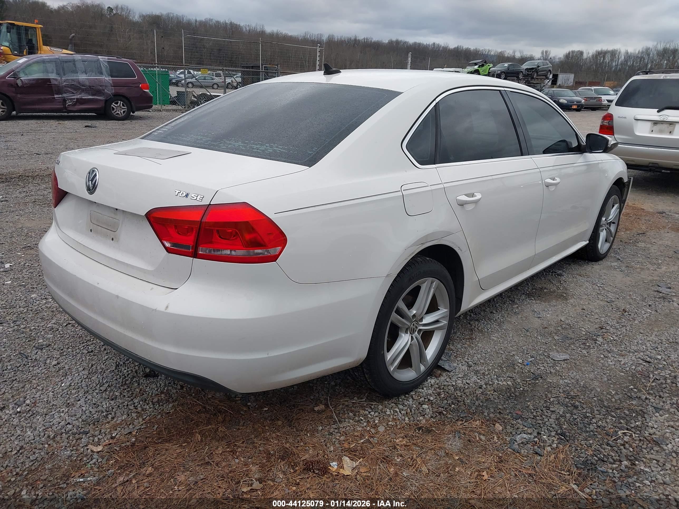 VOLKSWAGEN PASSAT image 4