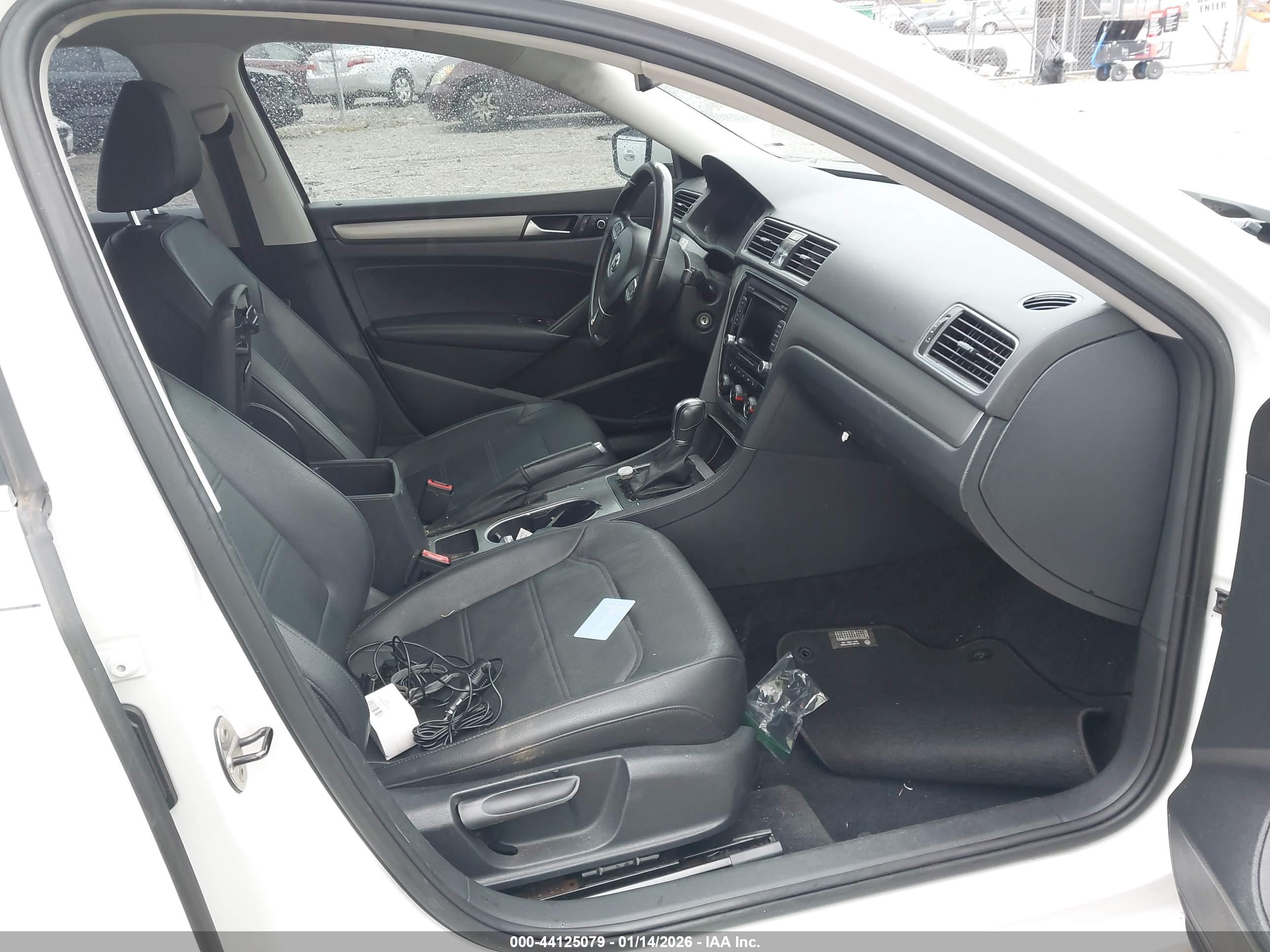 VOLKSWAGEN PASSAT image 5