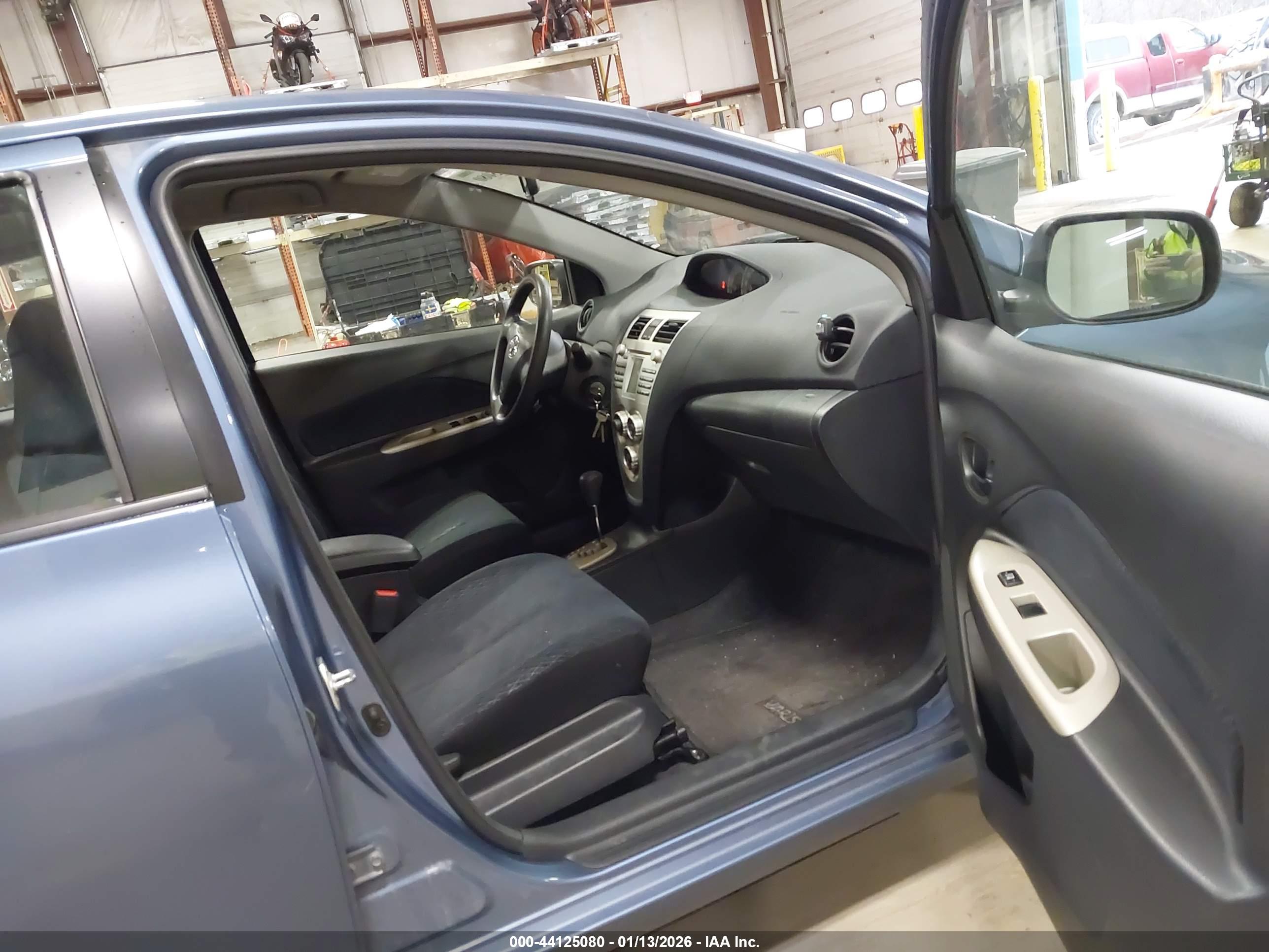TOYOTA YARIS image 5